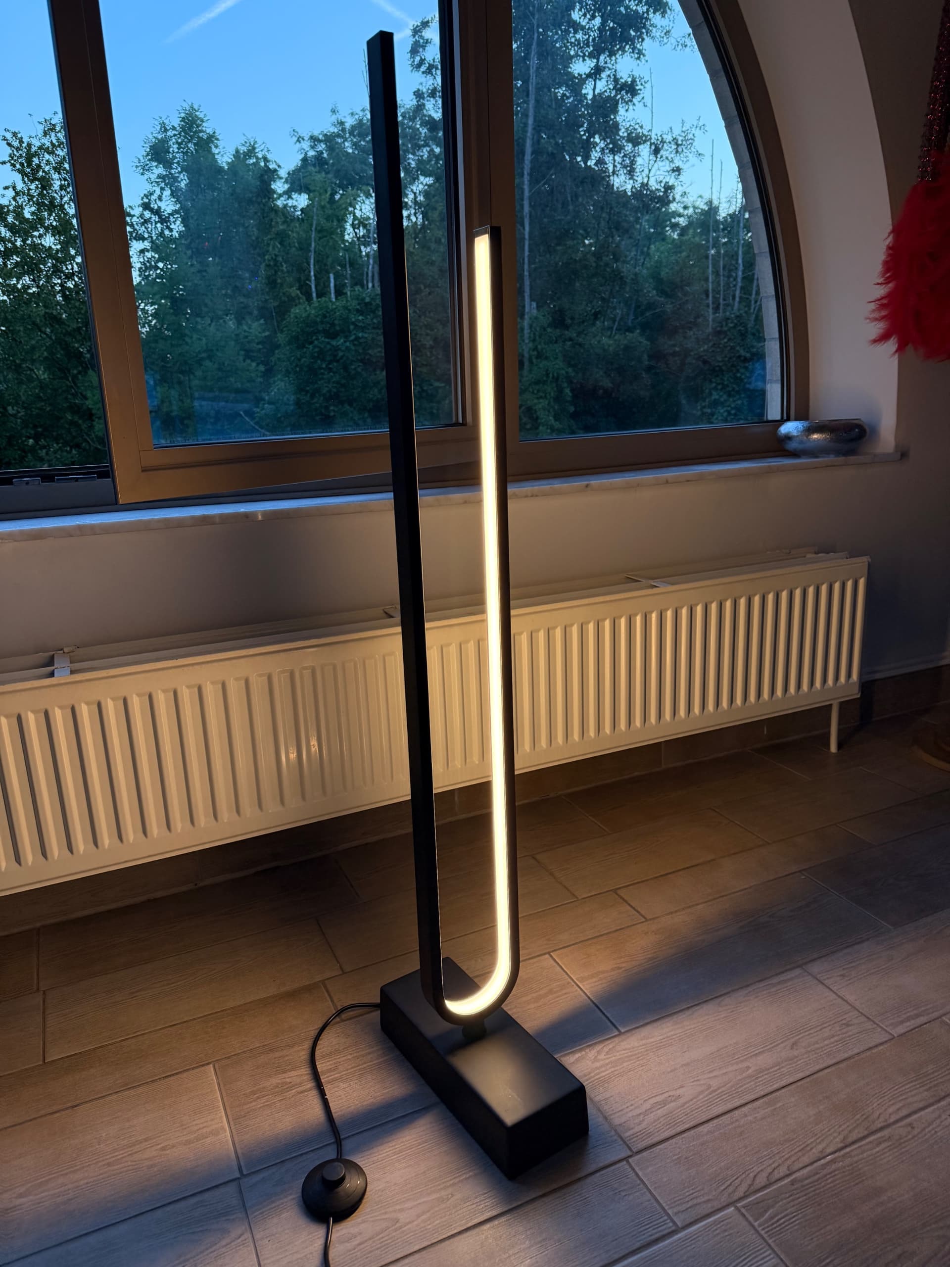 PILSKOTT lampadaire à LED, connecté noir