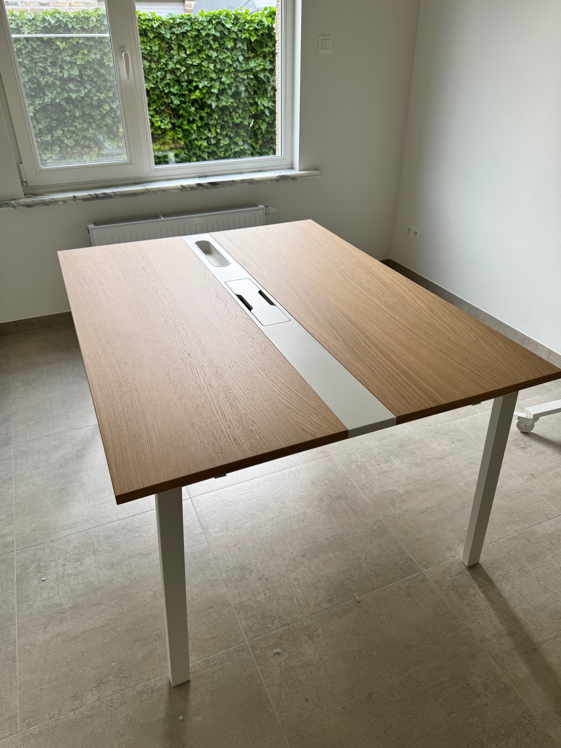 MITTZON table conférence, plaqué chêne/blanc, 140x108x75 cm