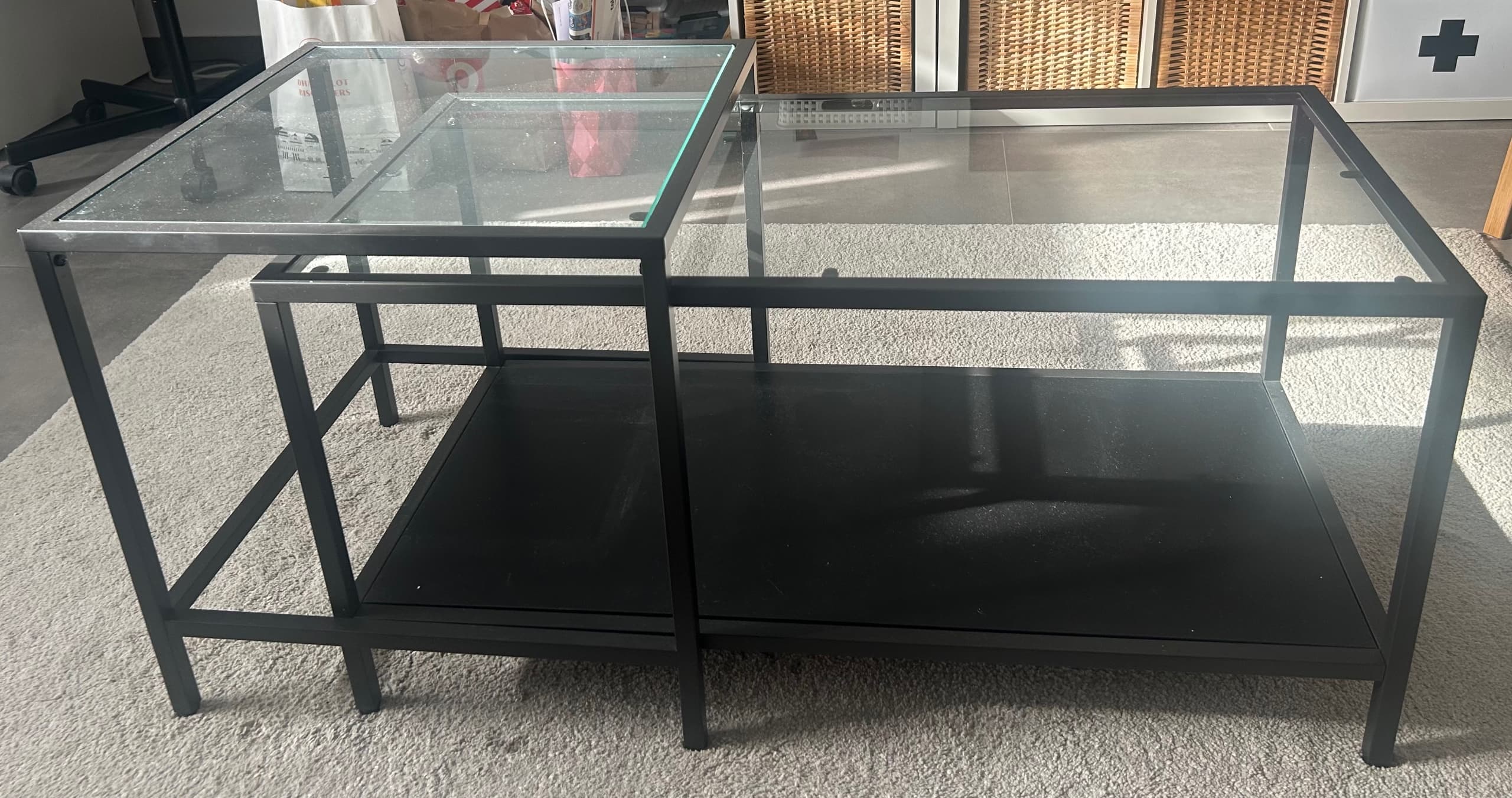 TABLE BASSE VITTSJÖ Bijzettafel, set van 2, zwartbruin, glas, 90x50 cm
