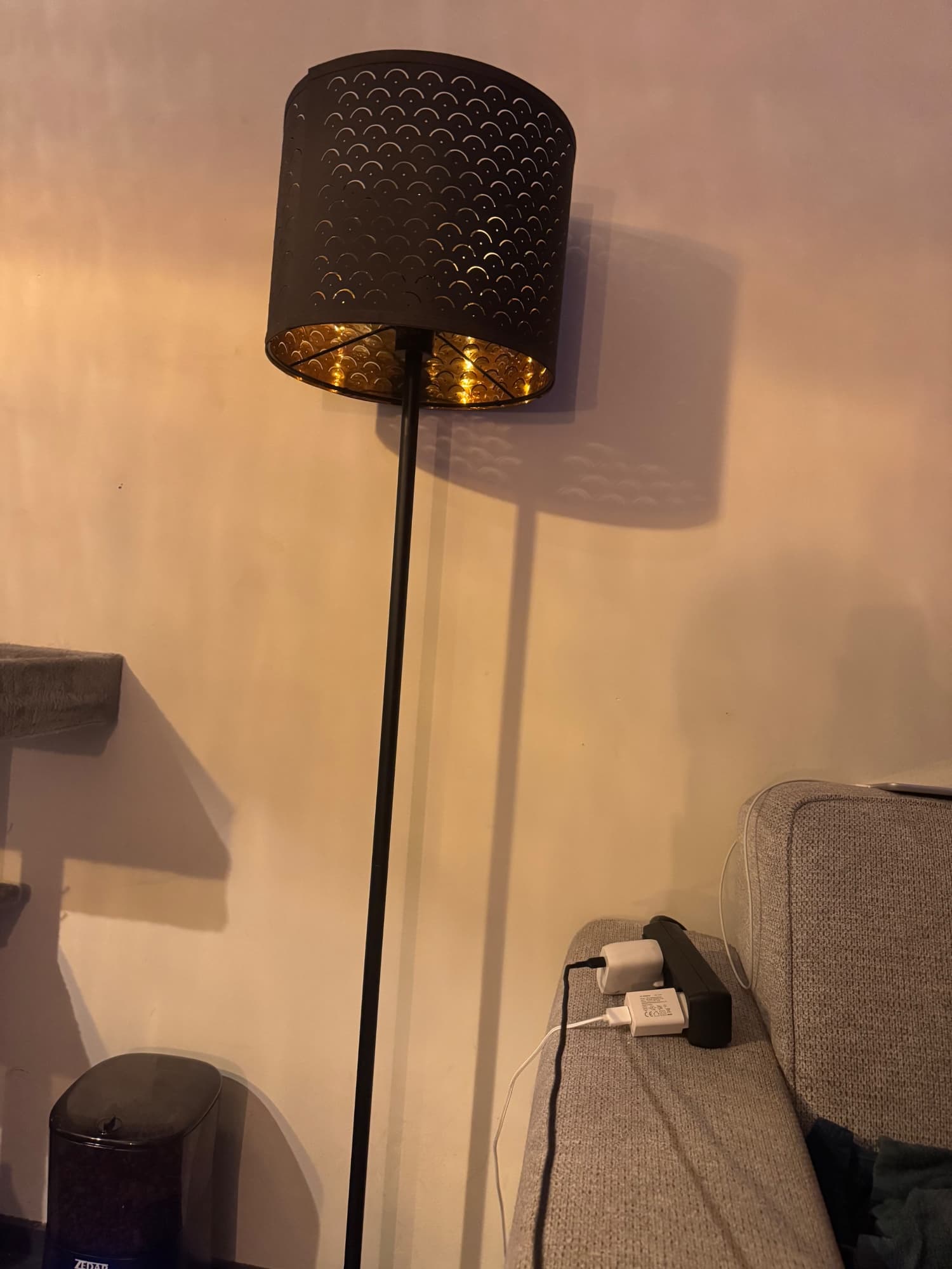 NYMÖ / SKAFTET staande lamp, zwart messing/messing