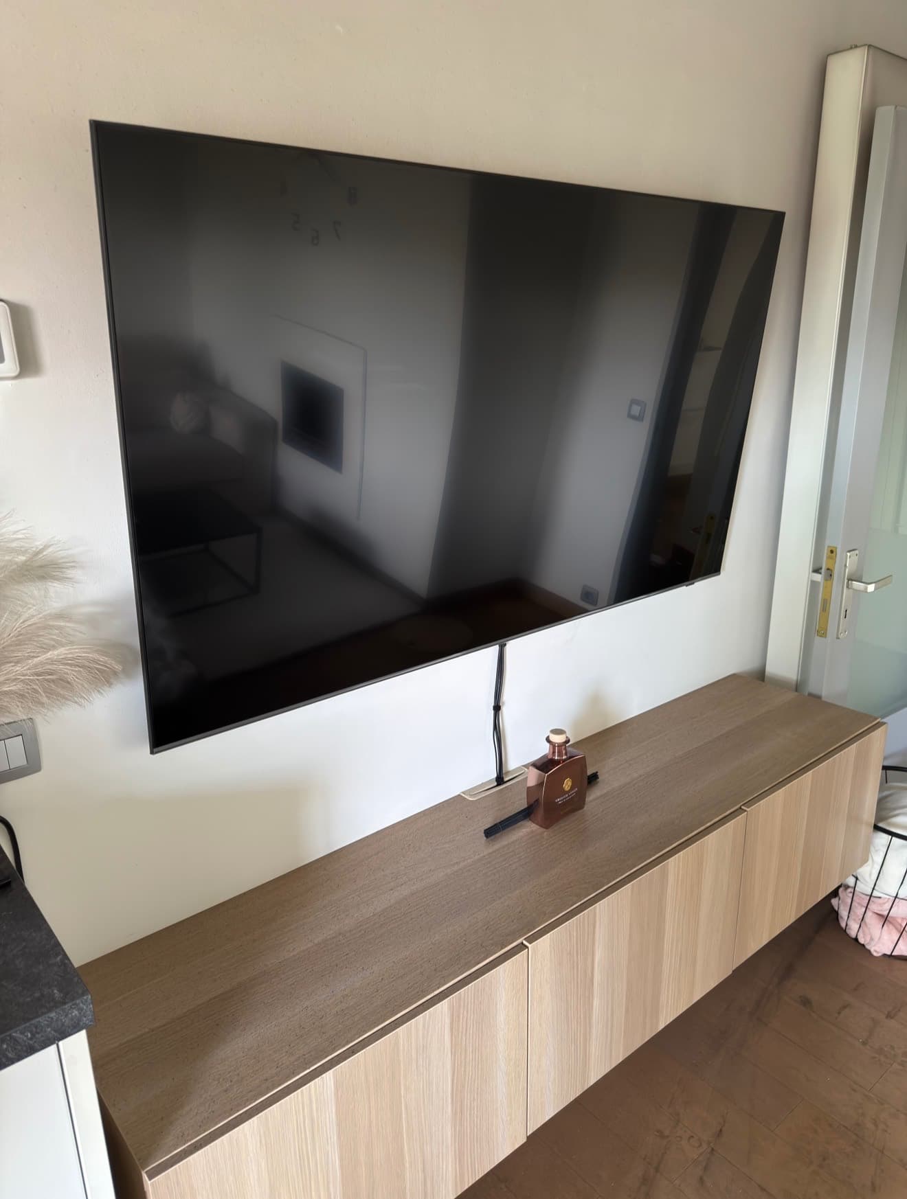 BESTÅ tv-meubel met deuren, wit gelazuurd eikeneffect/Lappviken wit gelazuurd eikeneffect, 180x42x38 cm