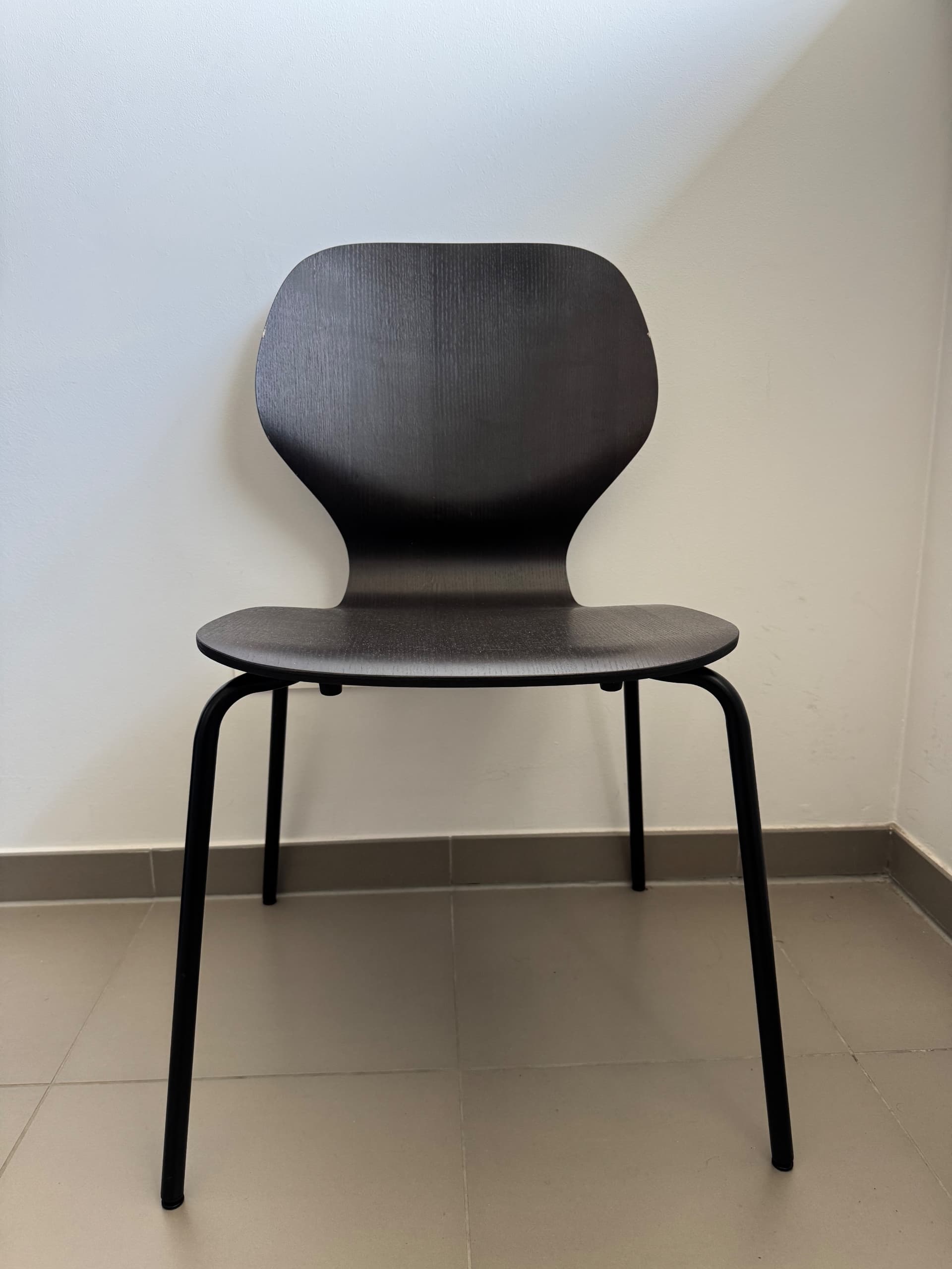 SKÅLSTA chaise, plaqué noyer/profilé métal/noir-gris