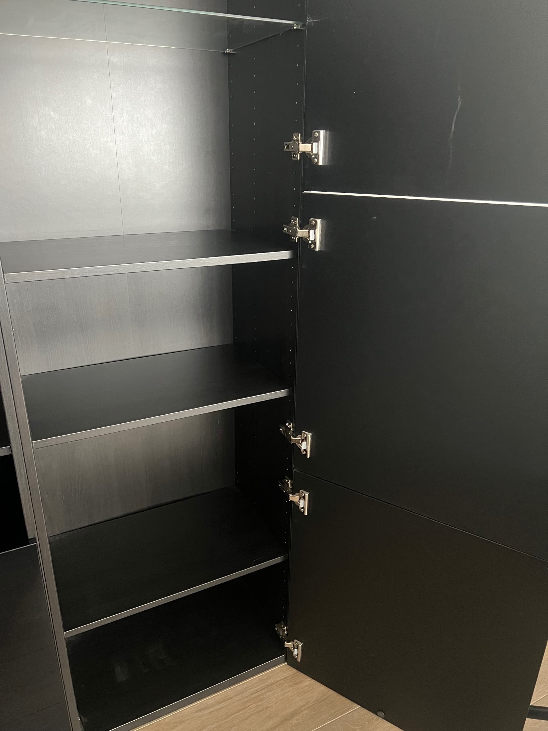 BESTÅ opberger met deuren, zwartbruin/Selsviken hoogglans/zwart, 120x42x193 cm