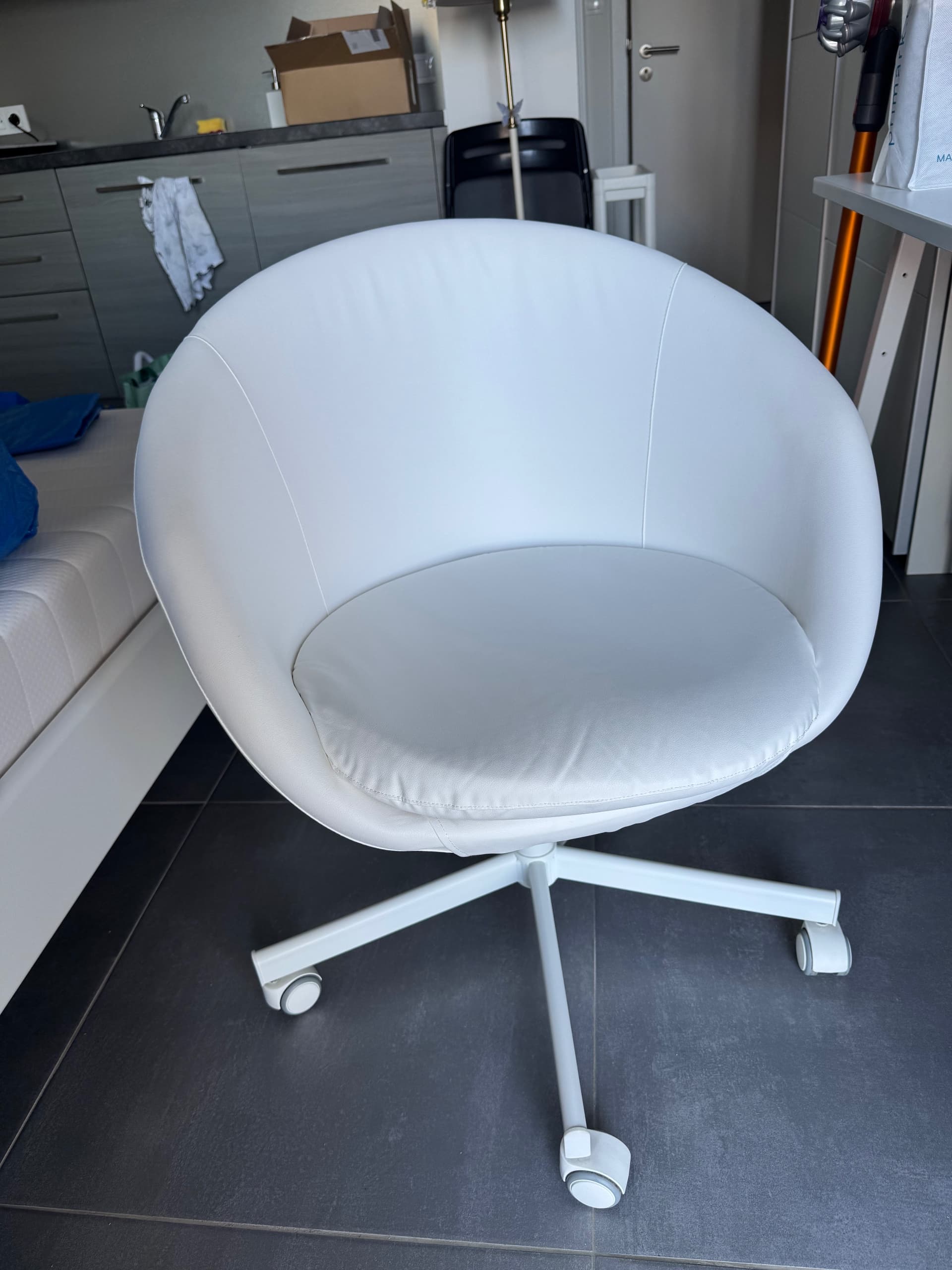 SKRUVSTA CHAIR swivel chair, Ysane white