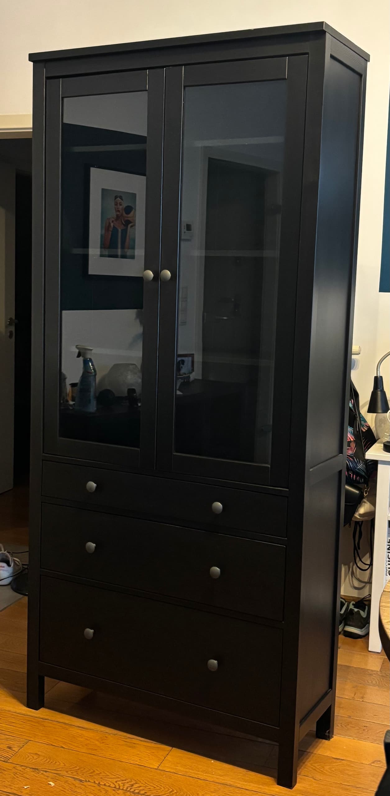 HEMNES VITRINE vitrinekast met 3 lades, zwartbruin/lichtbruin, 90x197 cm