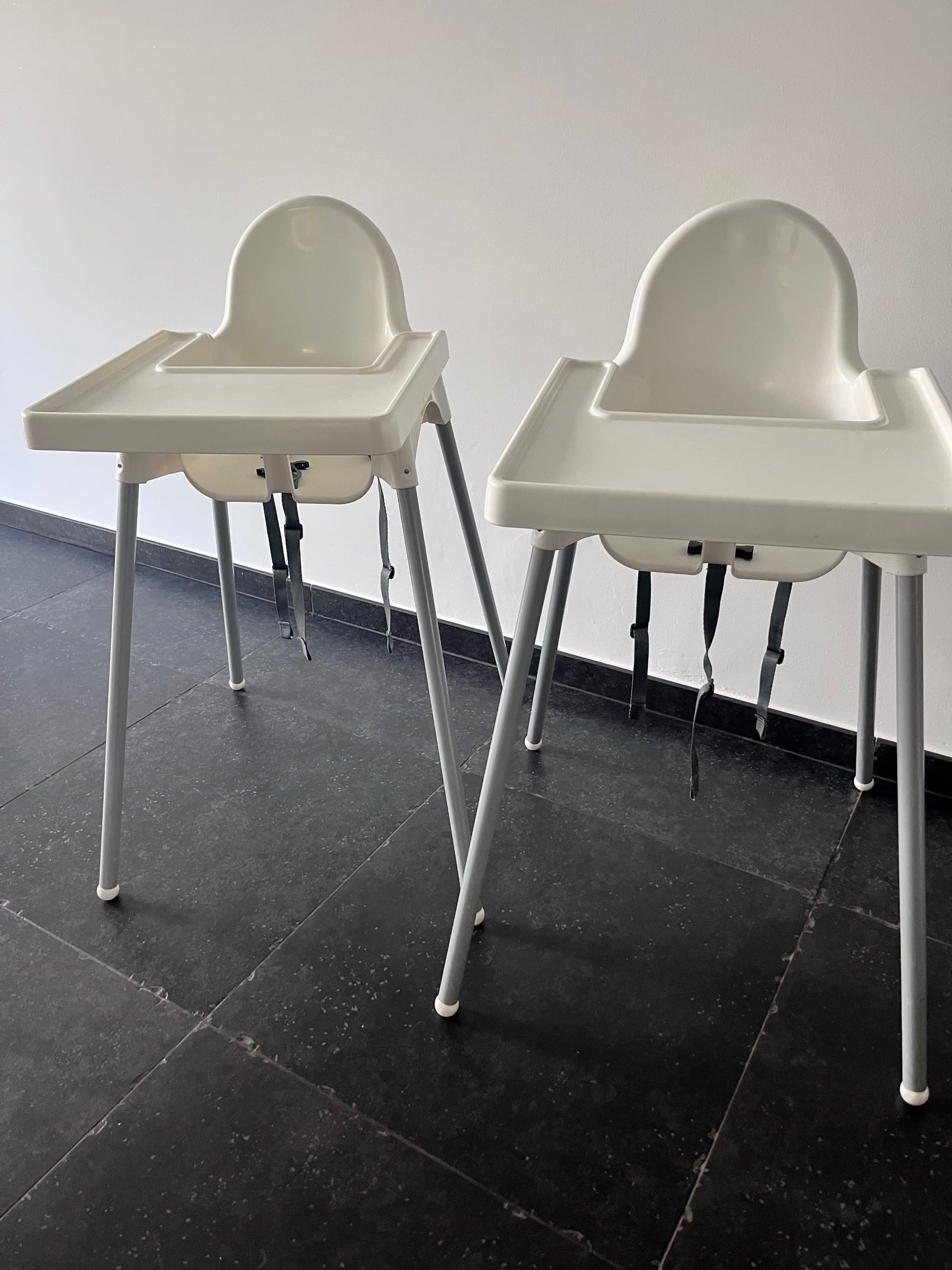 2X ANTILOP STOELEN highchair with tray, white/white