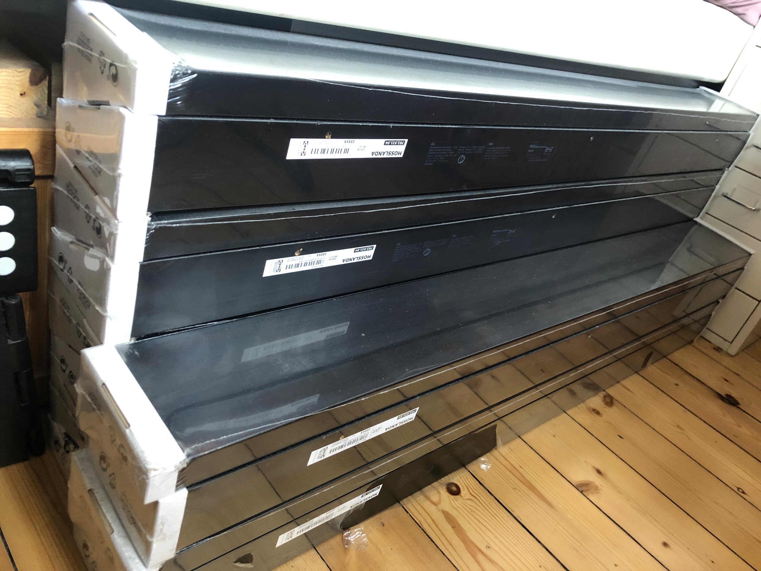 Display shelves & picture ledges