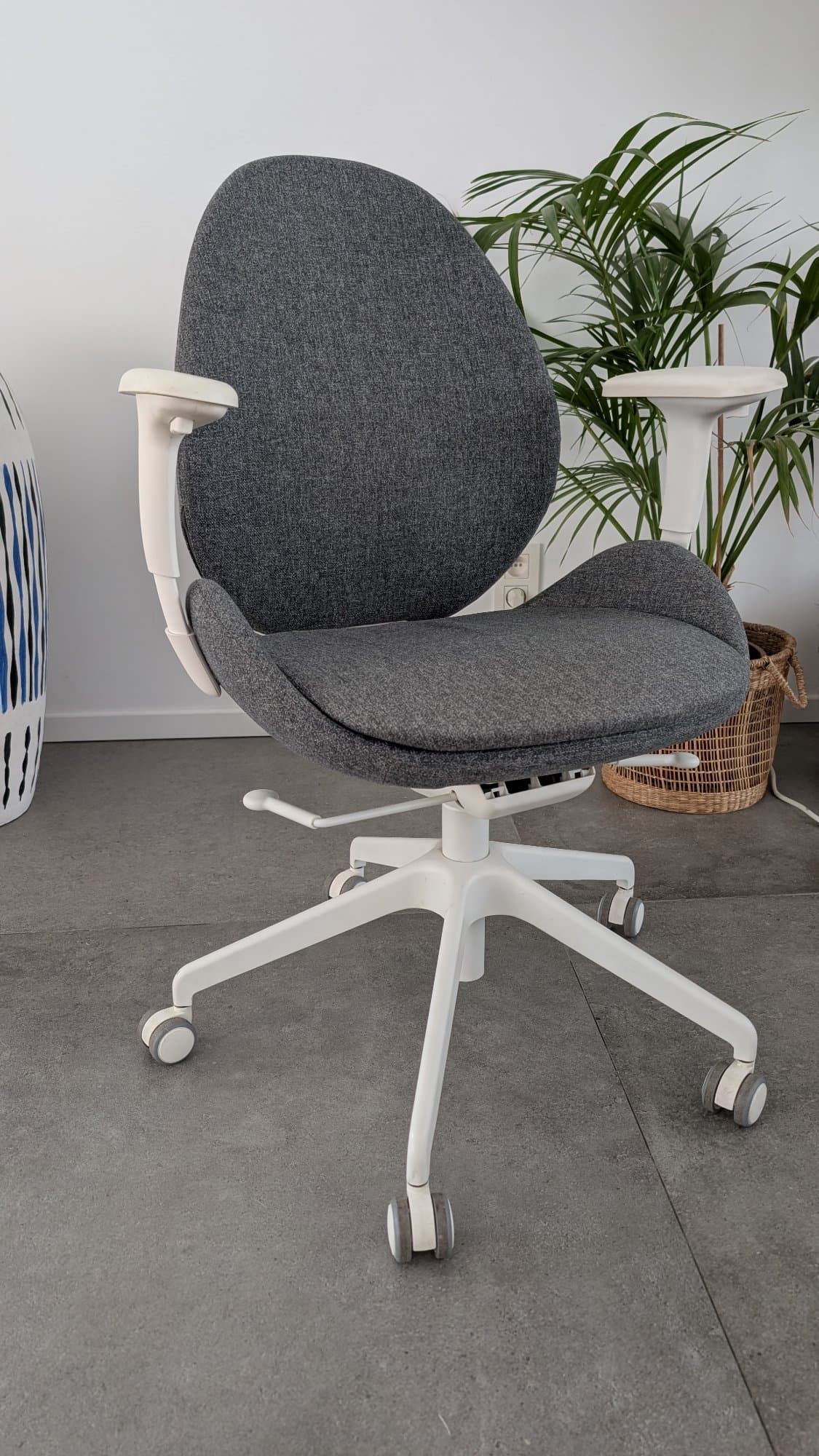 HATTEFJÄLL chaise de bureau av accoudoirs, Gunnared gris moyen/blanc