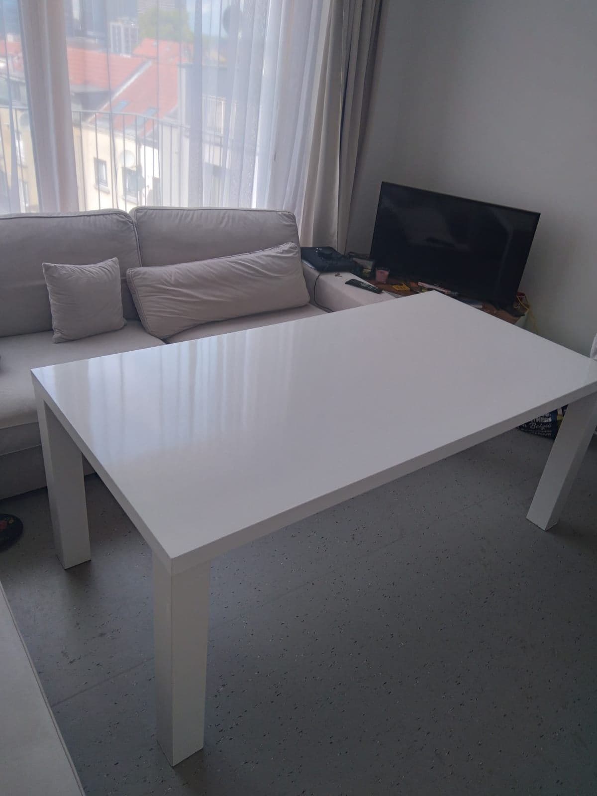 TABLE À MANGER