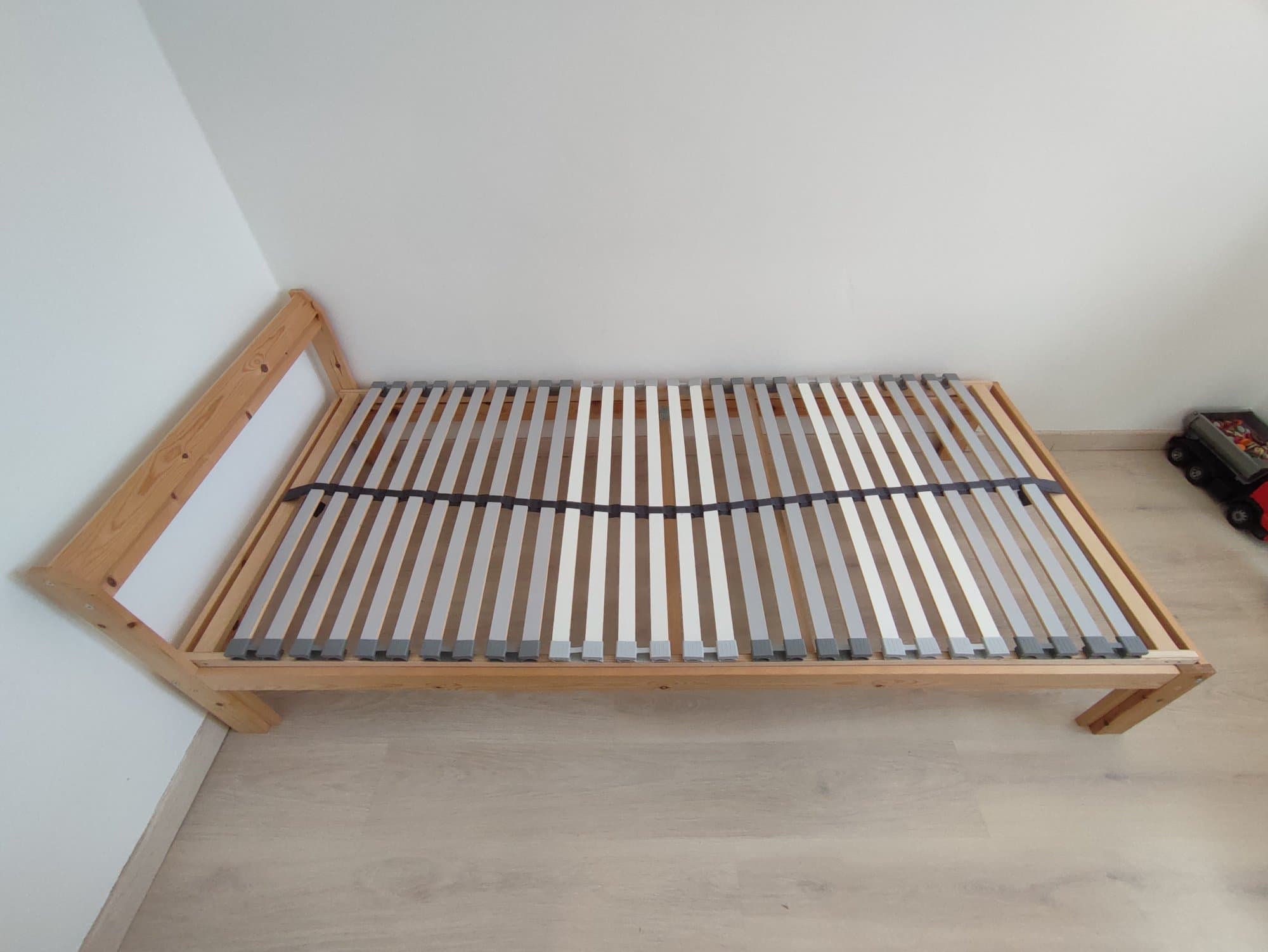 NEIDEN Bedframe, grenen, 90x200 cm