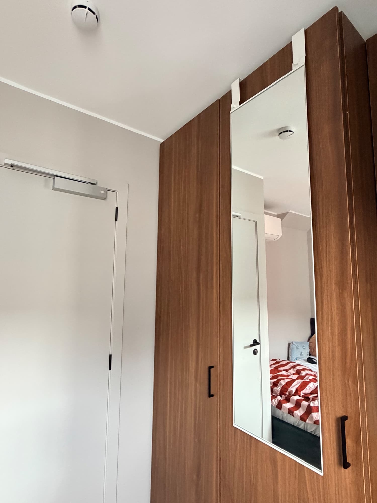 GARNES deurspiegel met haken en plank, wit
