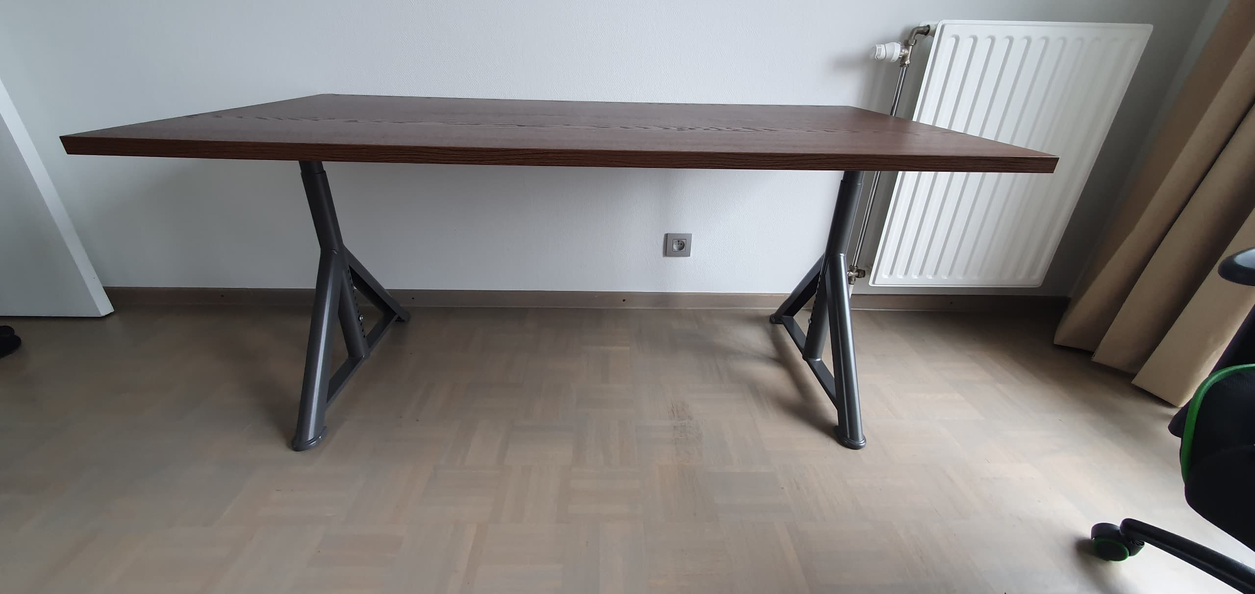 IDÅSEN bureau, brun/gris foncé, 120x70 cm