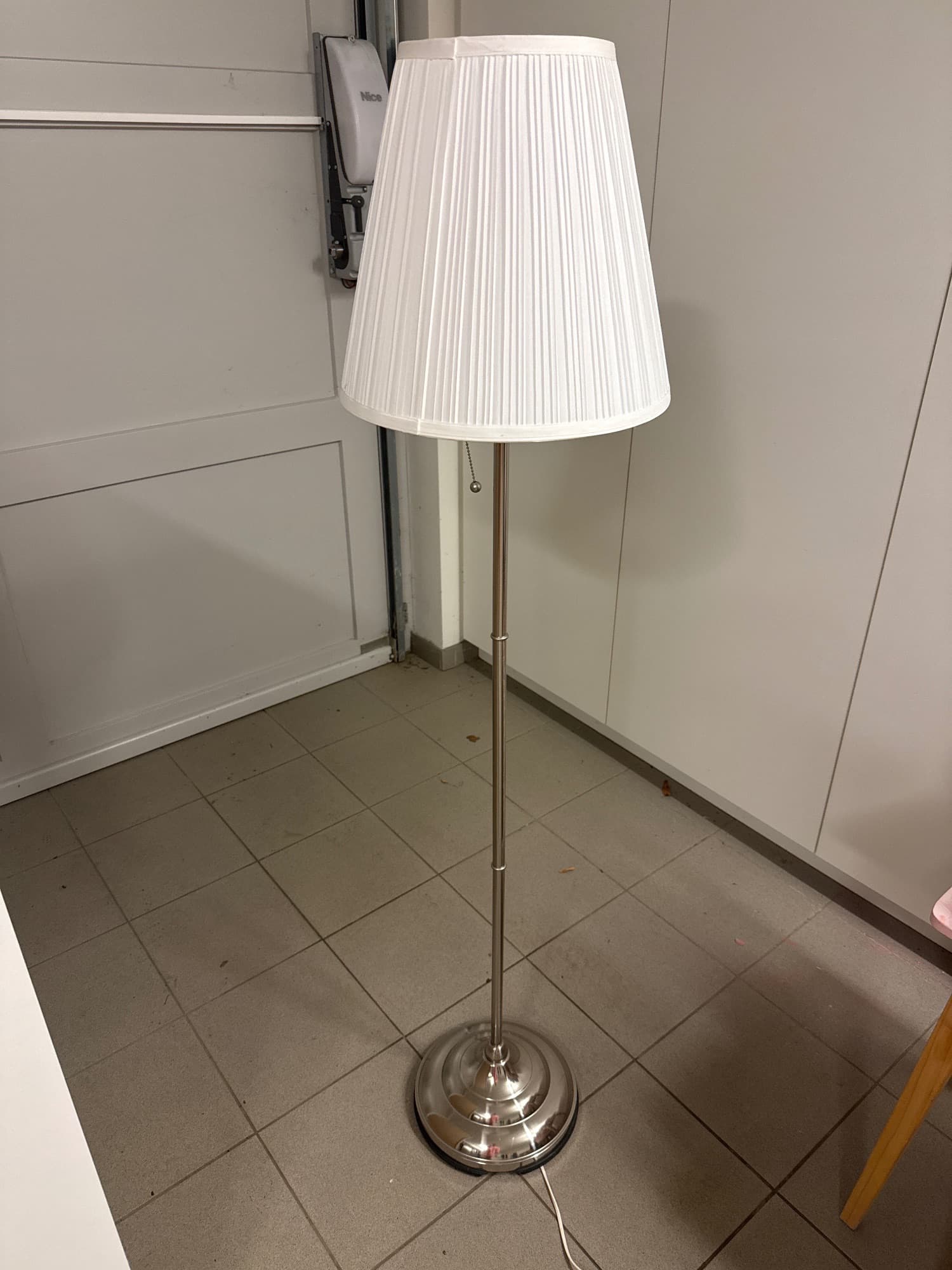ÅRSTID Lampadaire, laiton, blanc