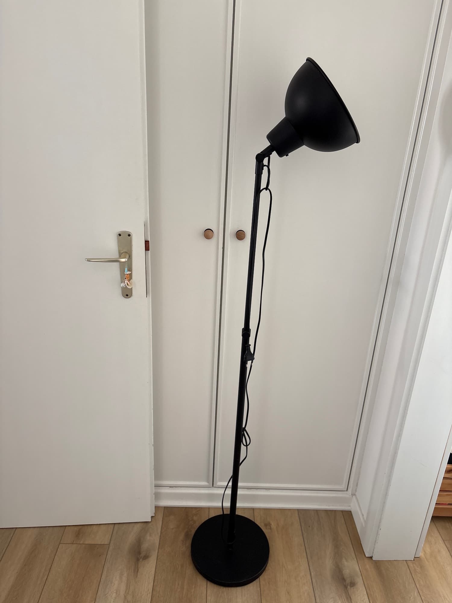 SKURUP floor uplighter, black