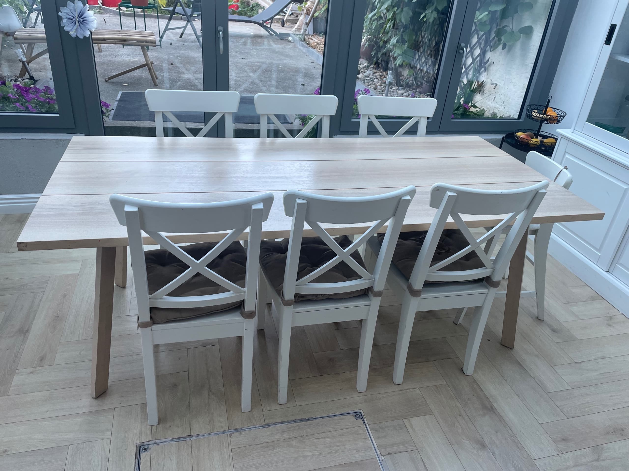 2 TABLES ET 8 CHAISE