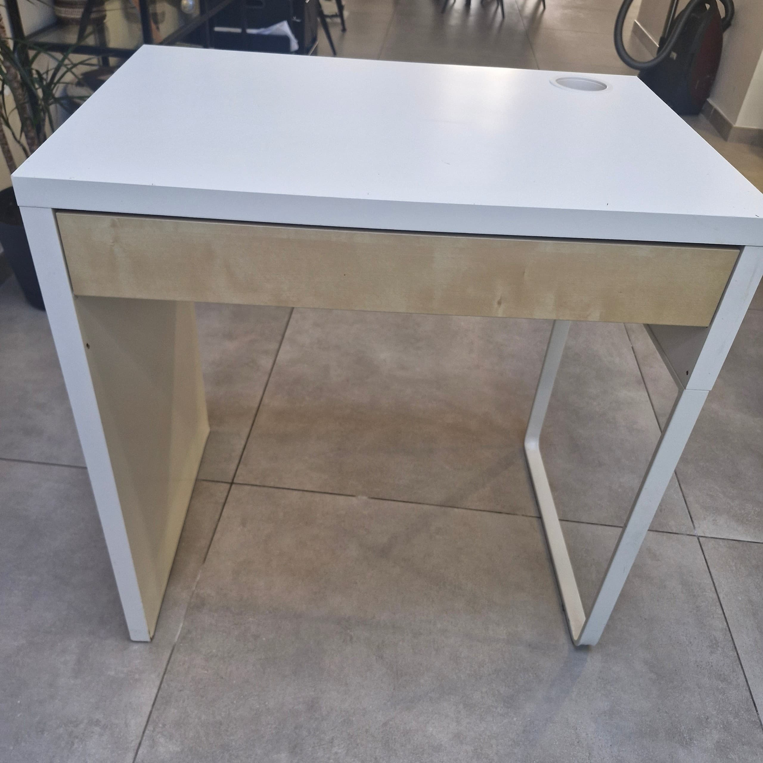 BUREAU MET LADE