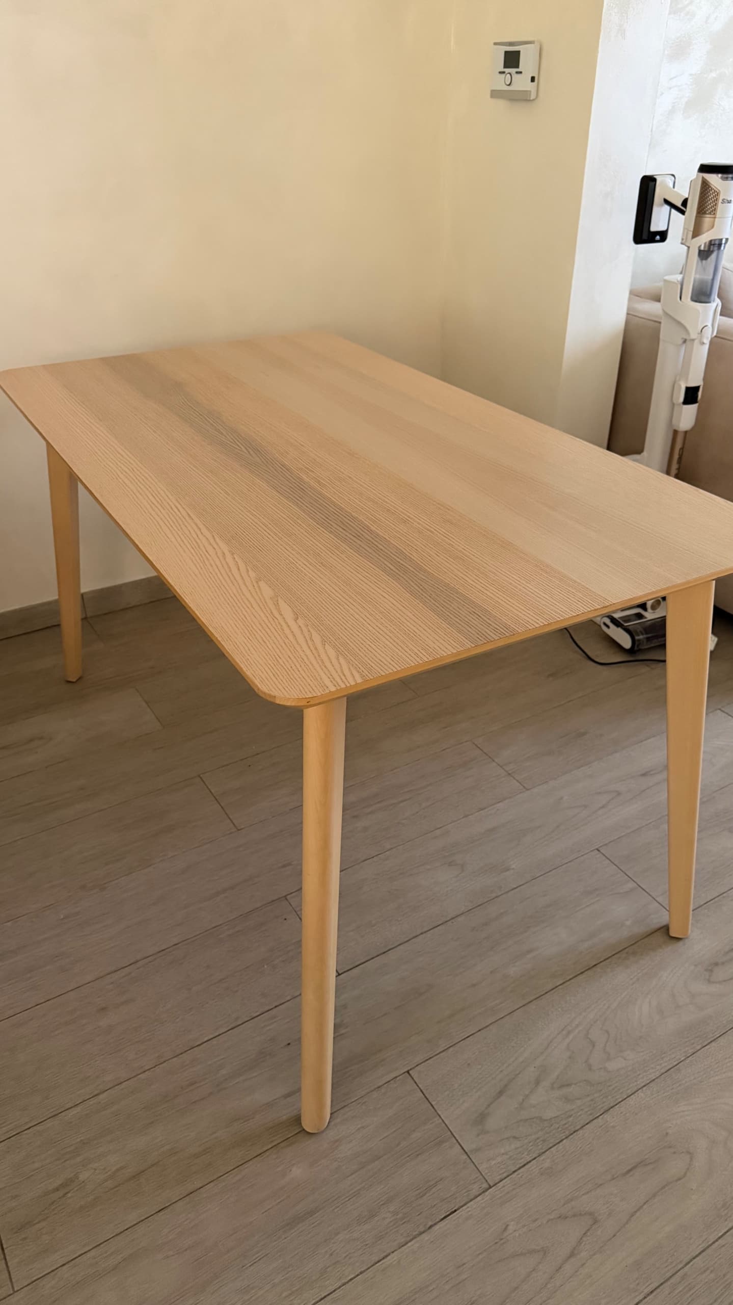 LISABO Table, plaqué frêne