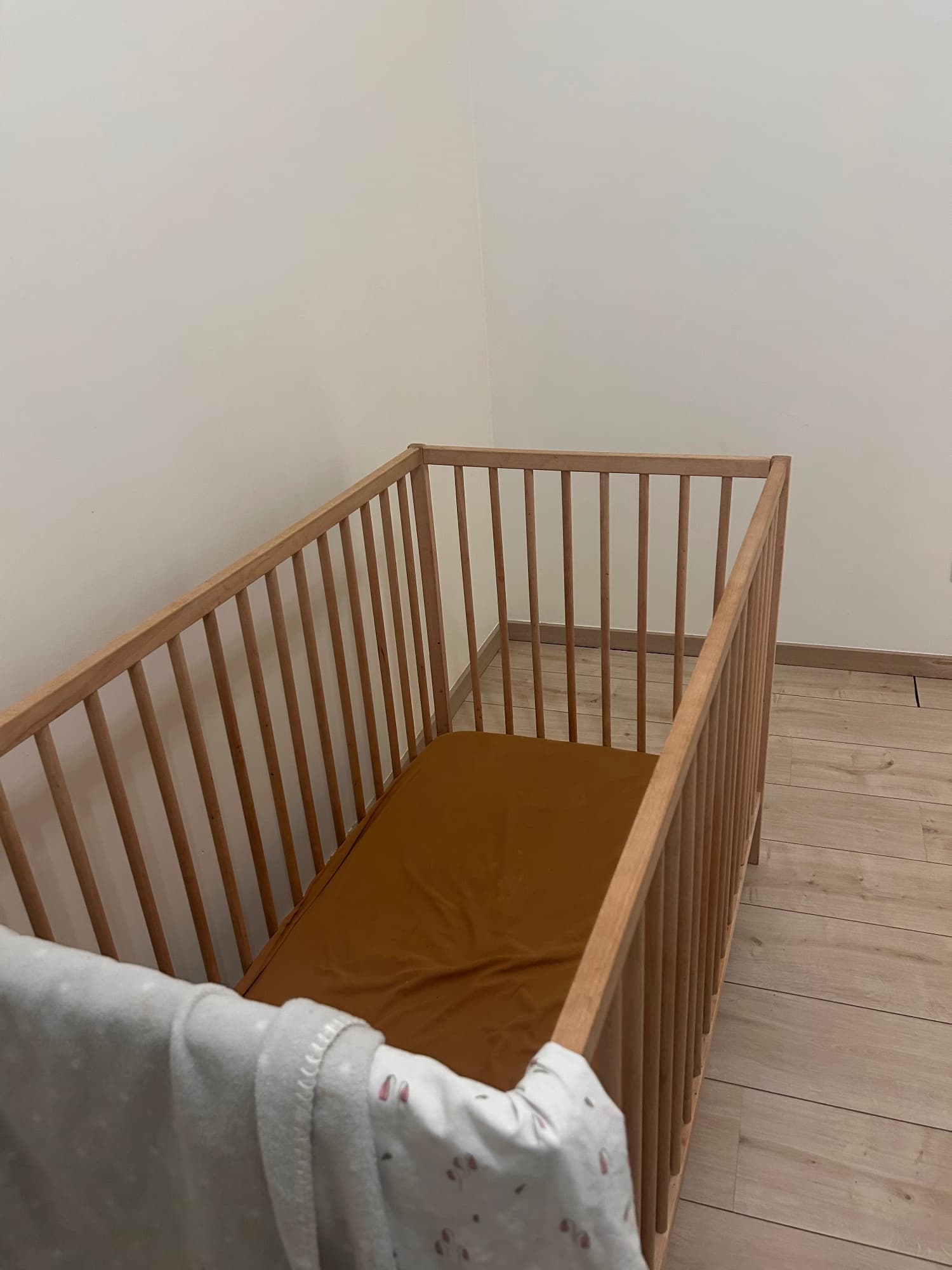 SNIGLAR Lit bébé, hêtre, 60x120 cm