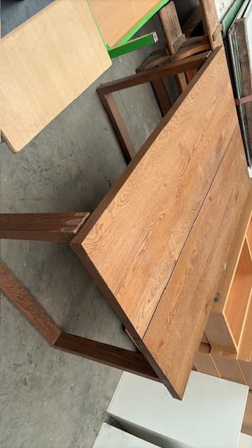 RONDE TAFEL 4STOELEN table and 4 chairs, oak veneer brown stained/Mjuk white
