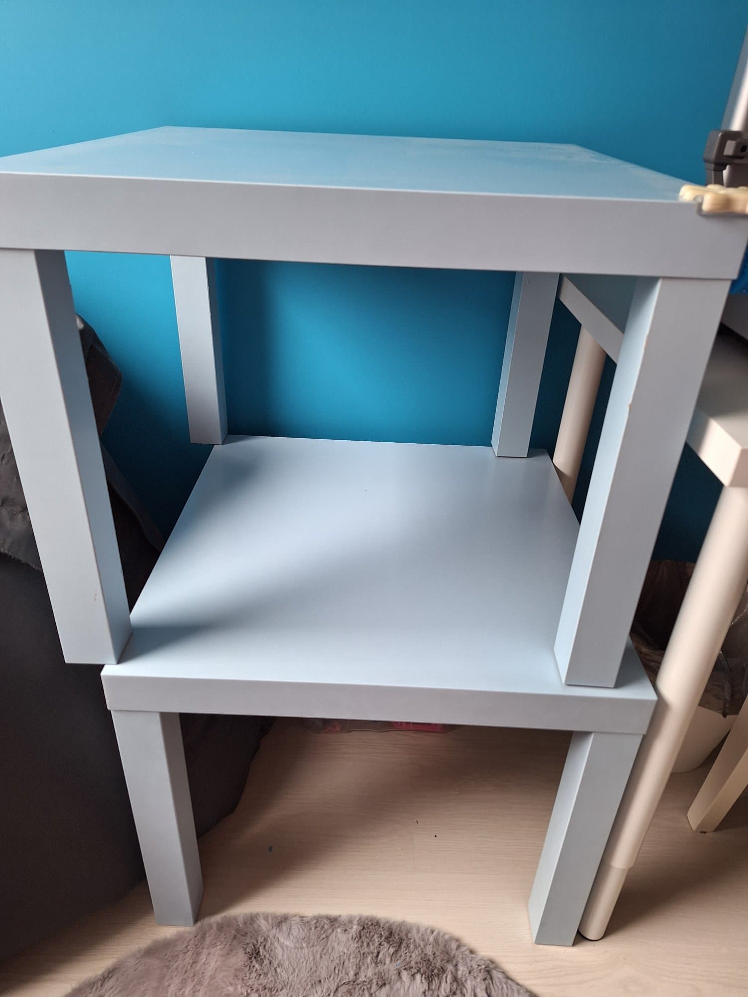 2 LACKTAFELS (BLAUW) Table d'appoint, effet chêne blanchi, 55x55 cm