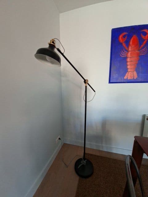 FLOOR LAMP
