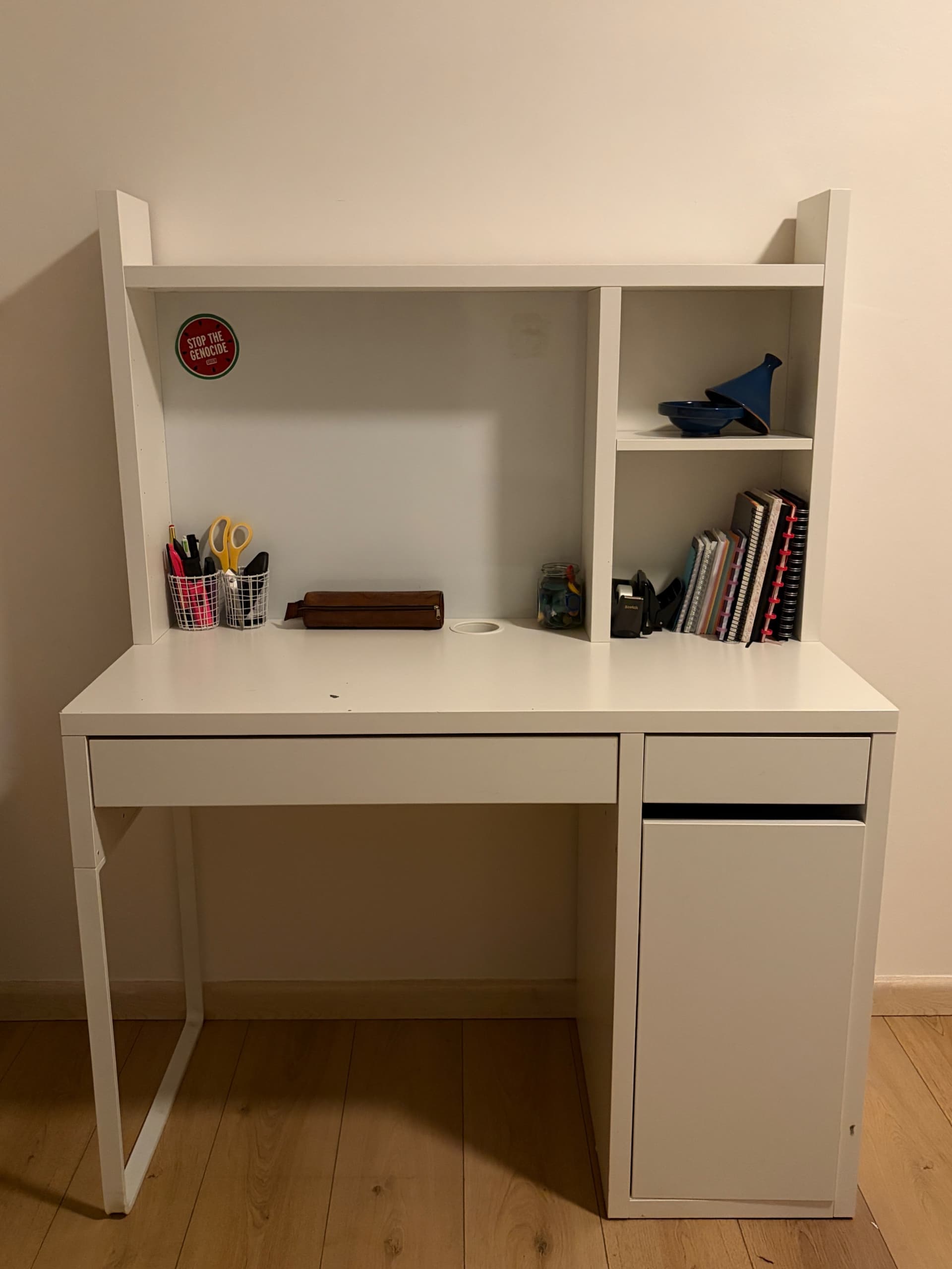 MICKE Bureau, blanc, 105x50 cm. Lire plus