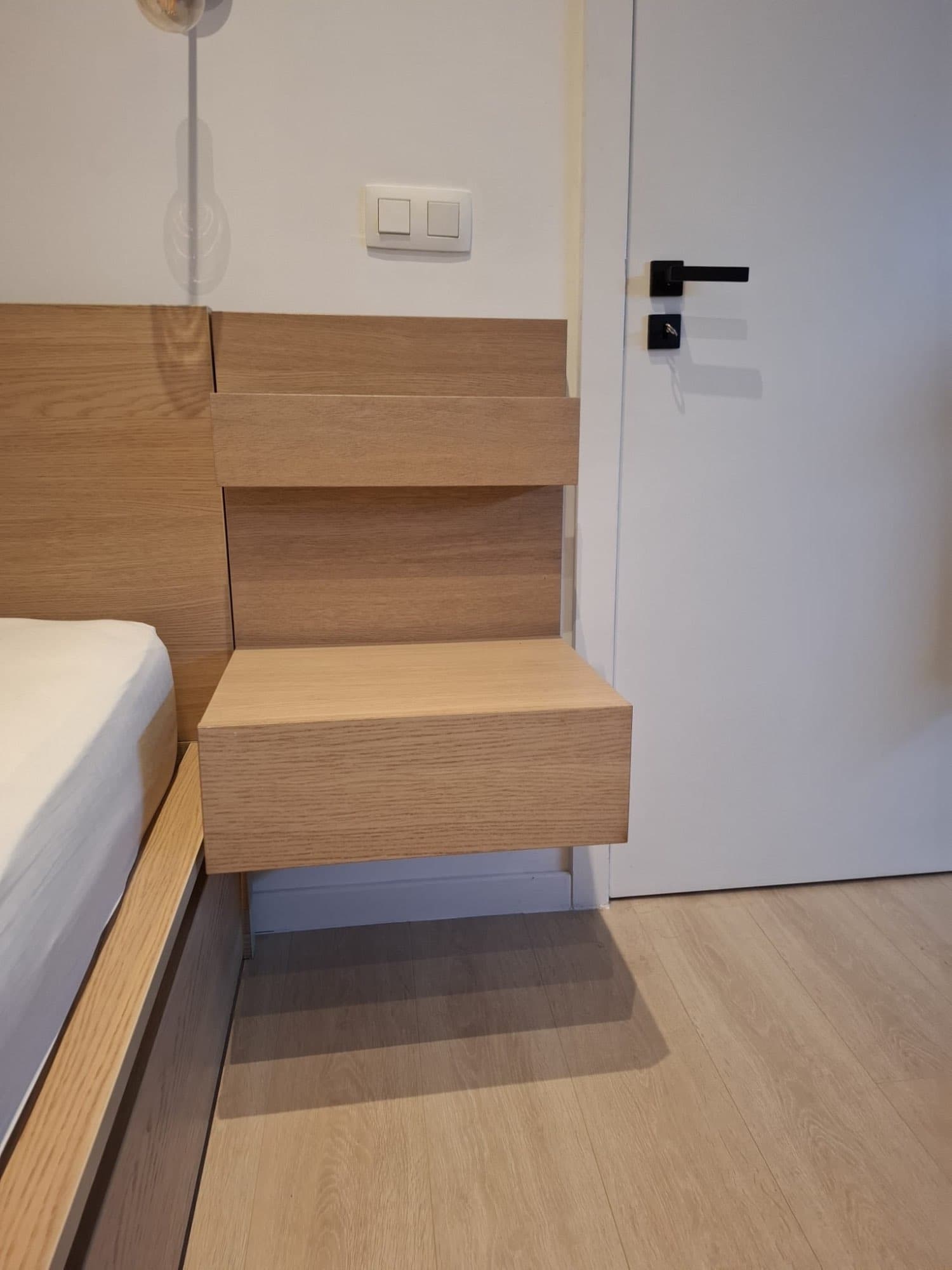 MALM TABLE DE NUIT