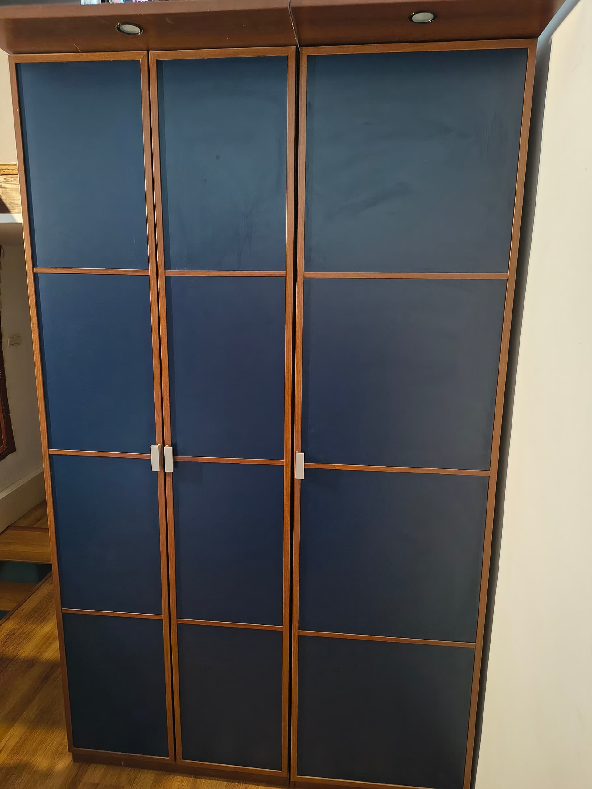 ARMOIRE D'ANGLE