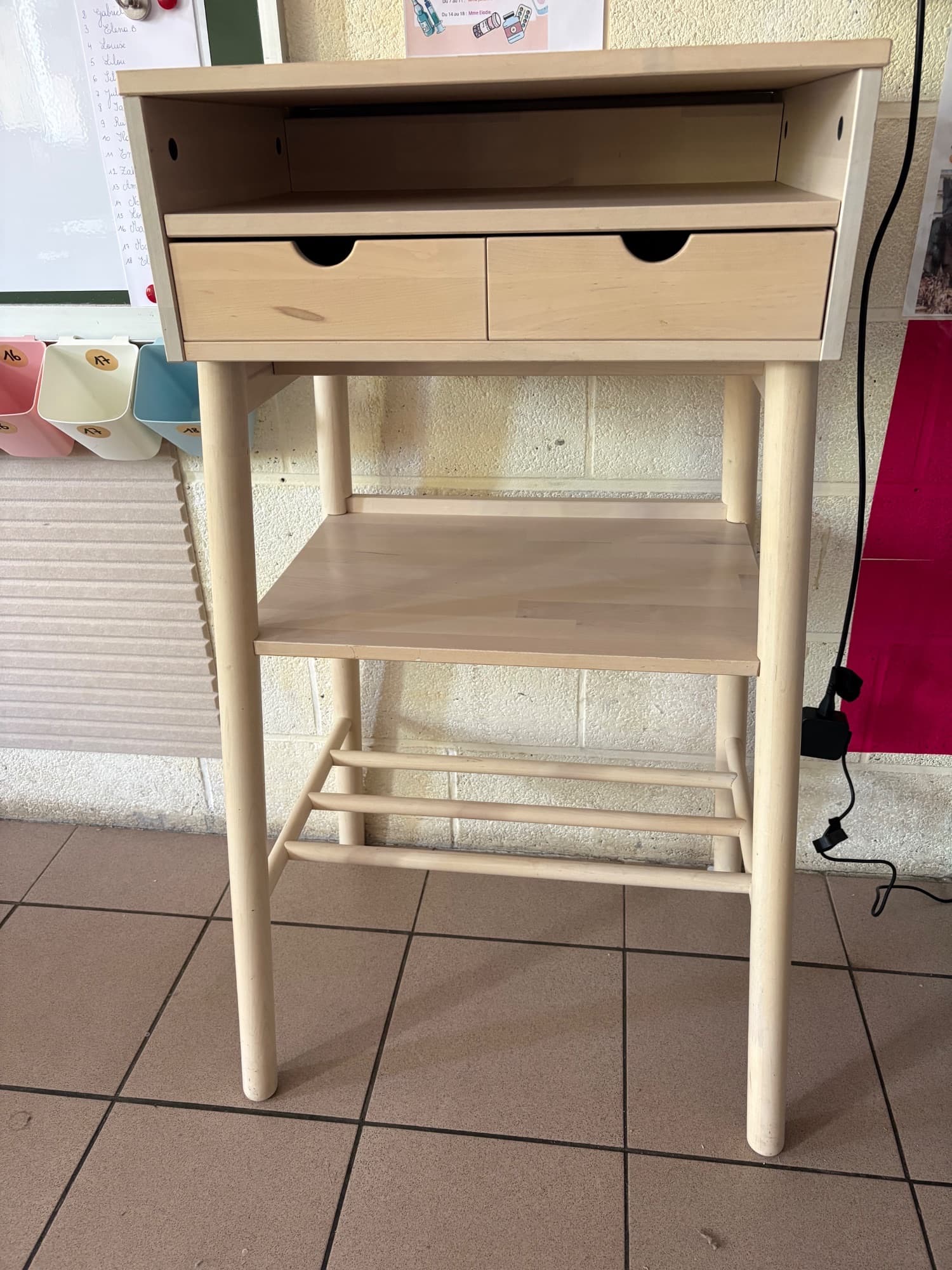KNOTTEN bureau debout, blanc bouleau