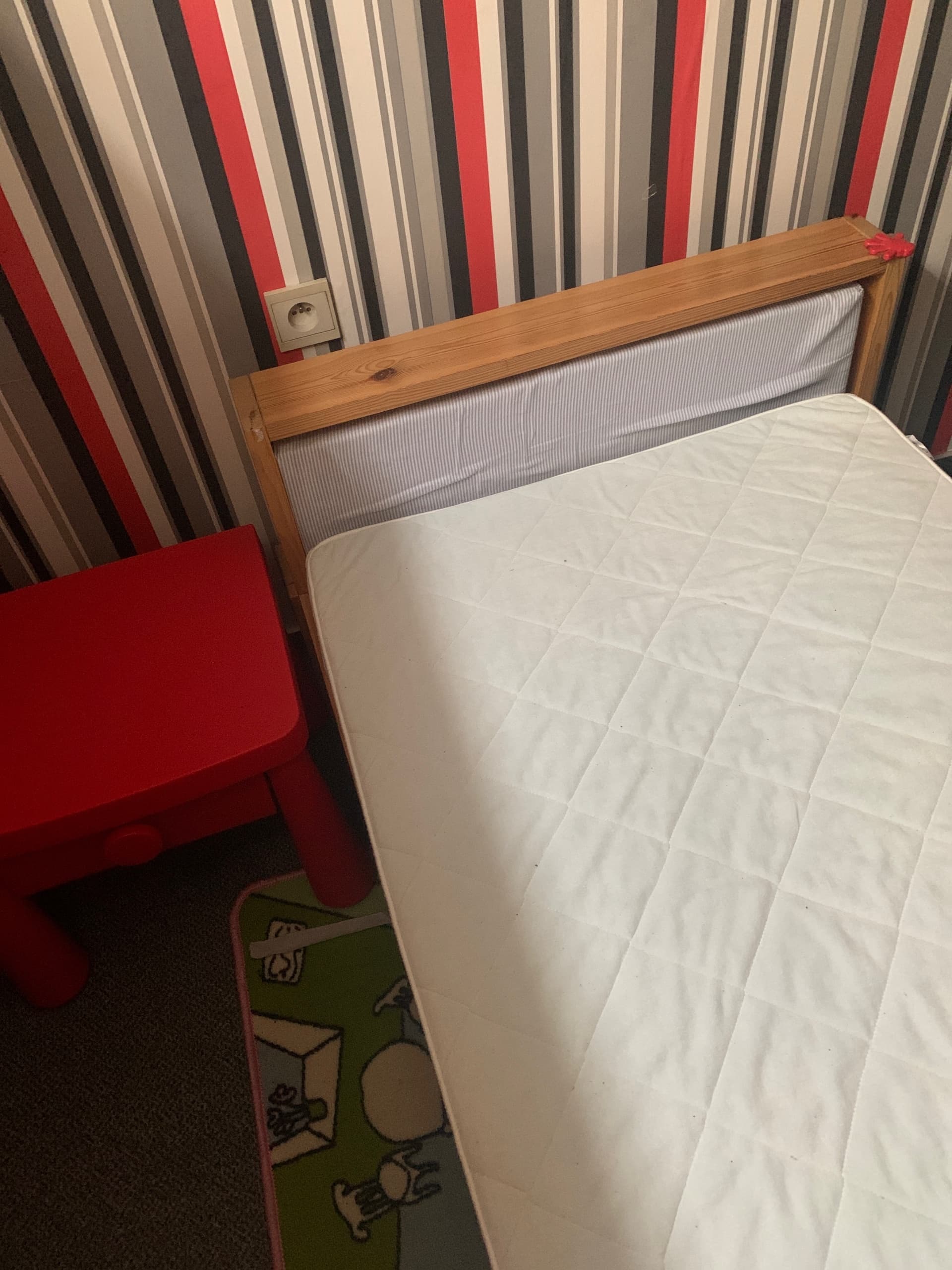 NEIDEN Bedframe, grenen, 90x200 cm