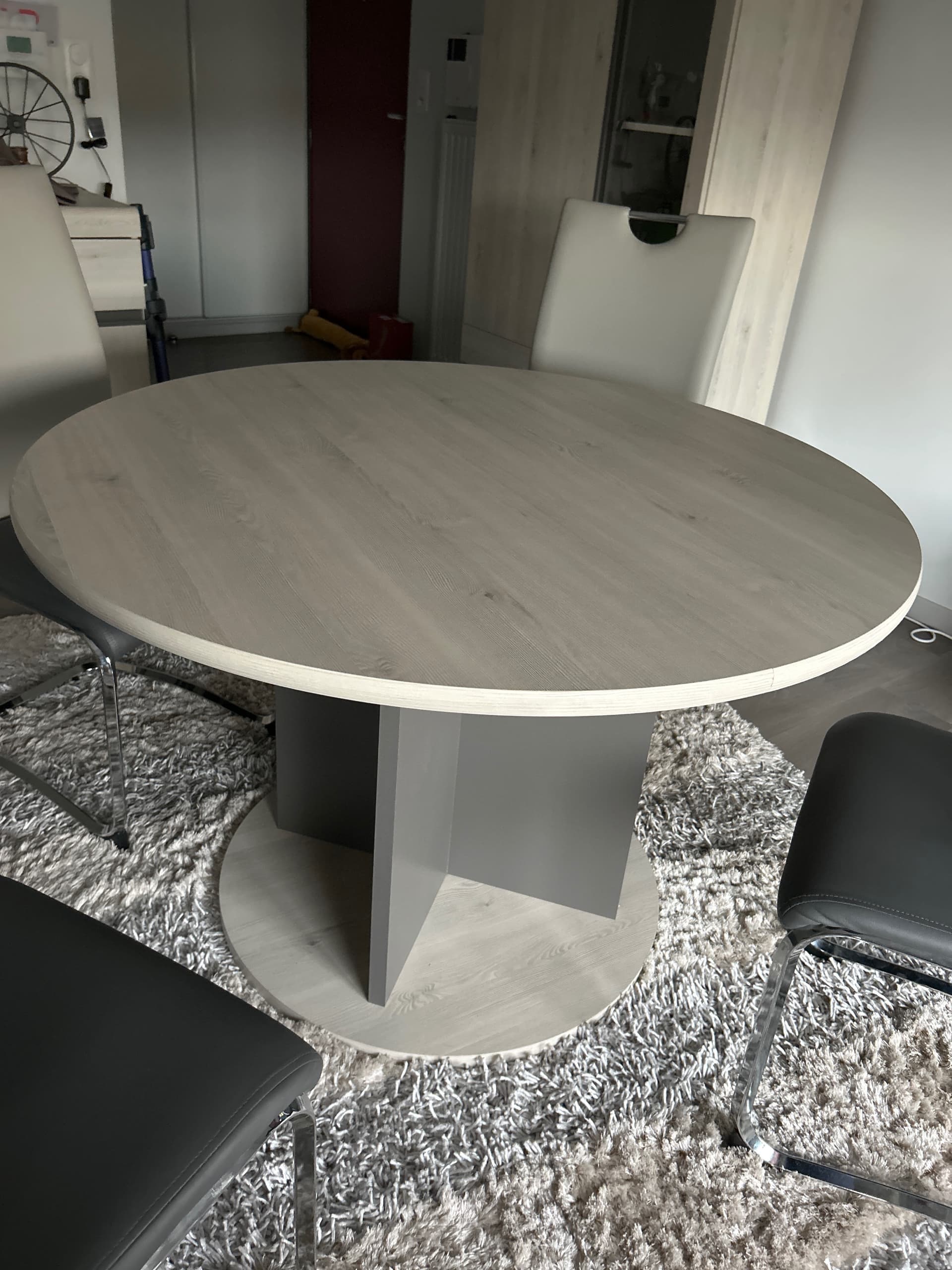 TABLE RONDE