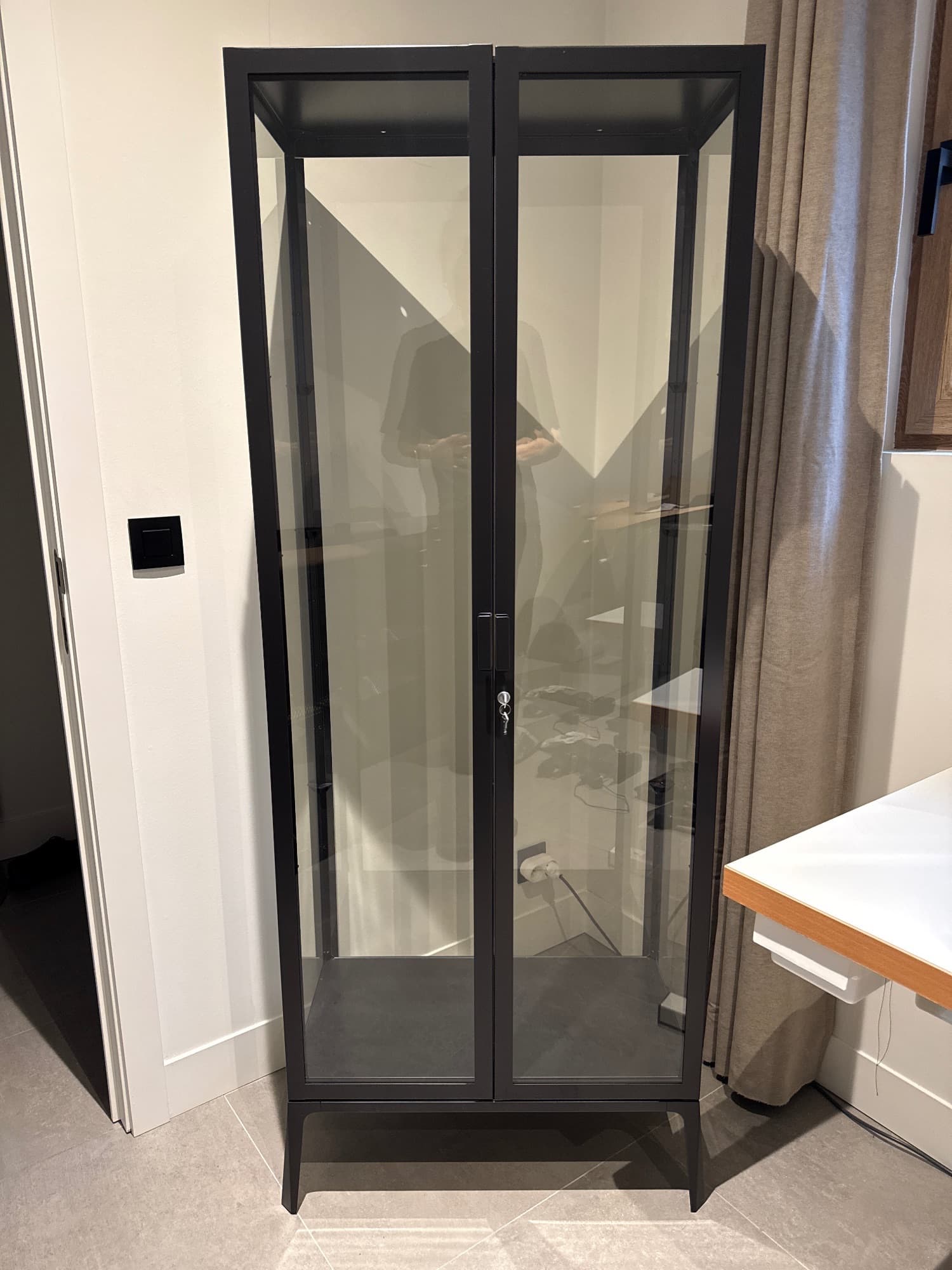 MILSBO vitrinekast, antraciet, 73x175 cm