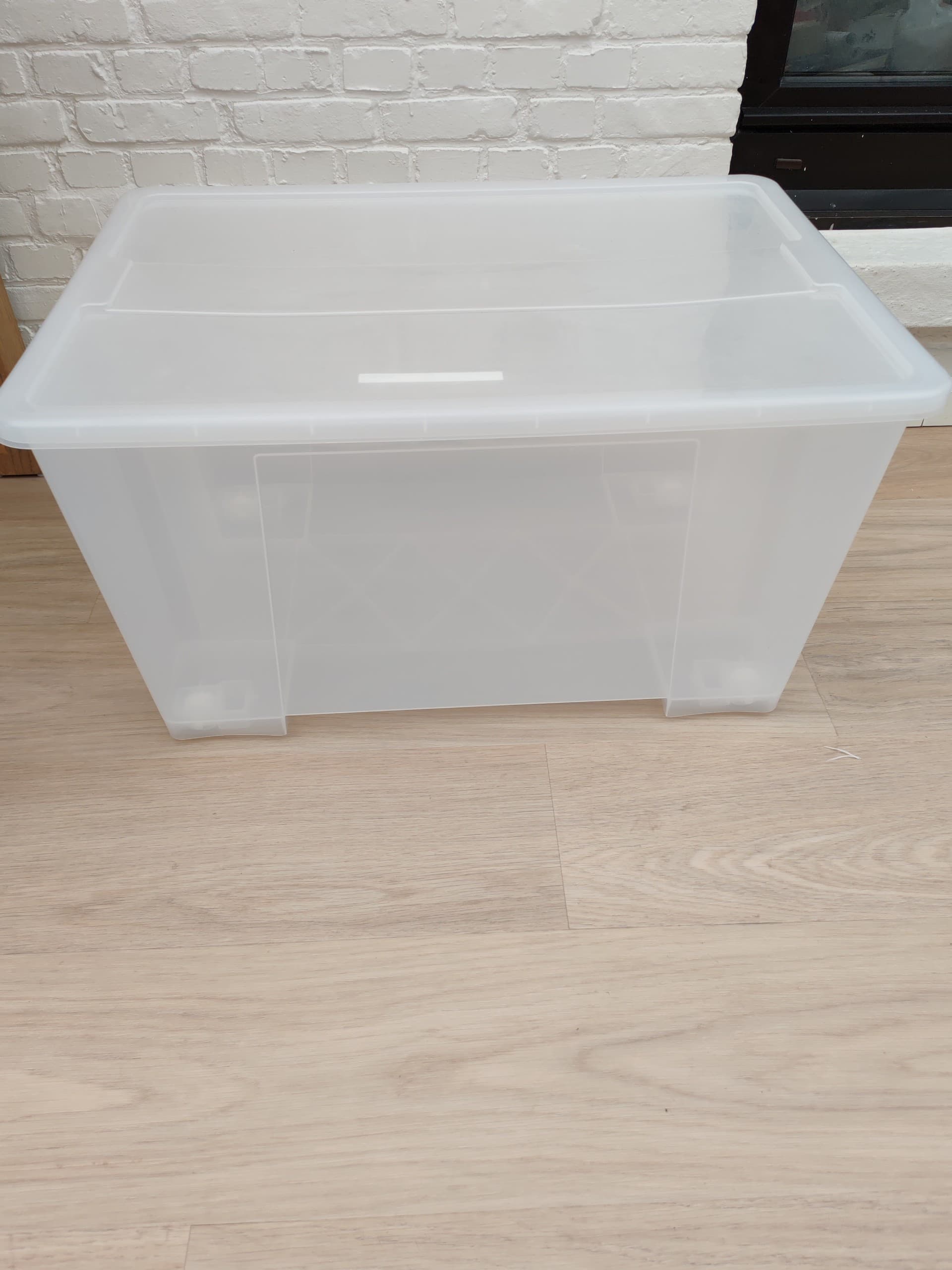 SAMLA bak met deksel, transparant, 79x57x43 cm/130 l