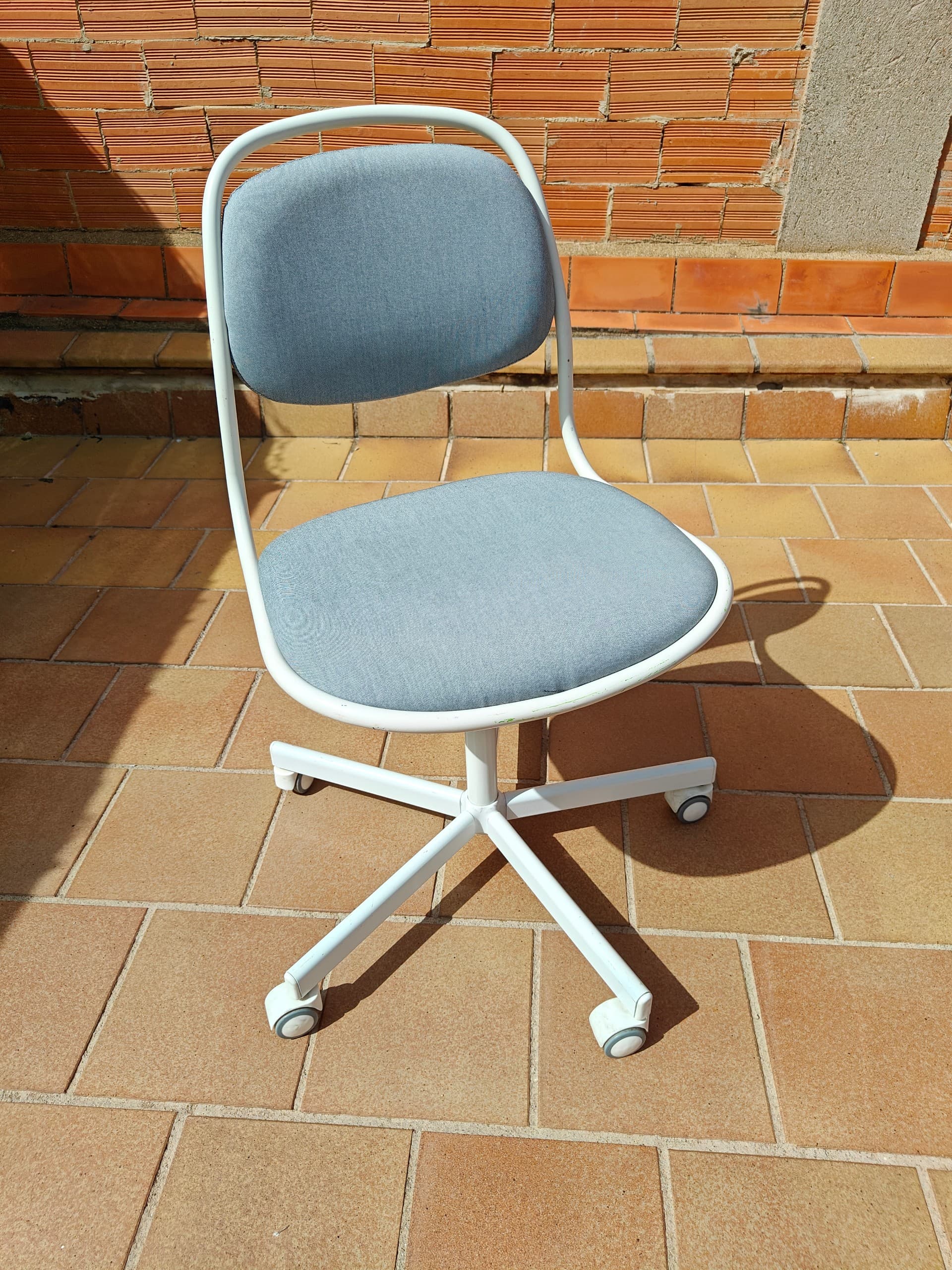 ÖRFJÄLL swivel chair, white/Vissle light grey
