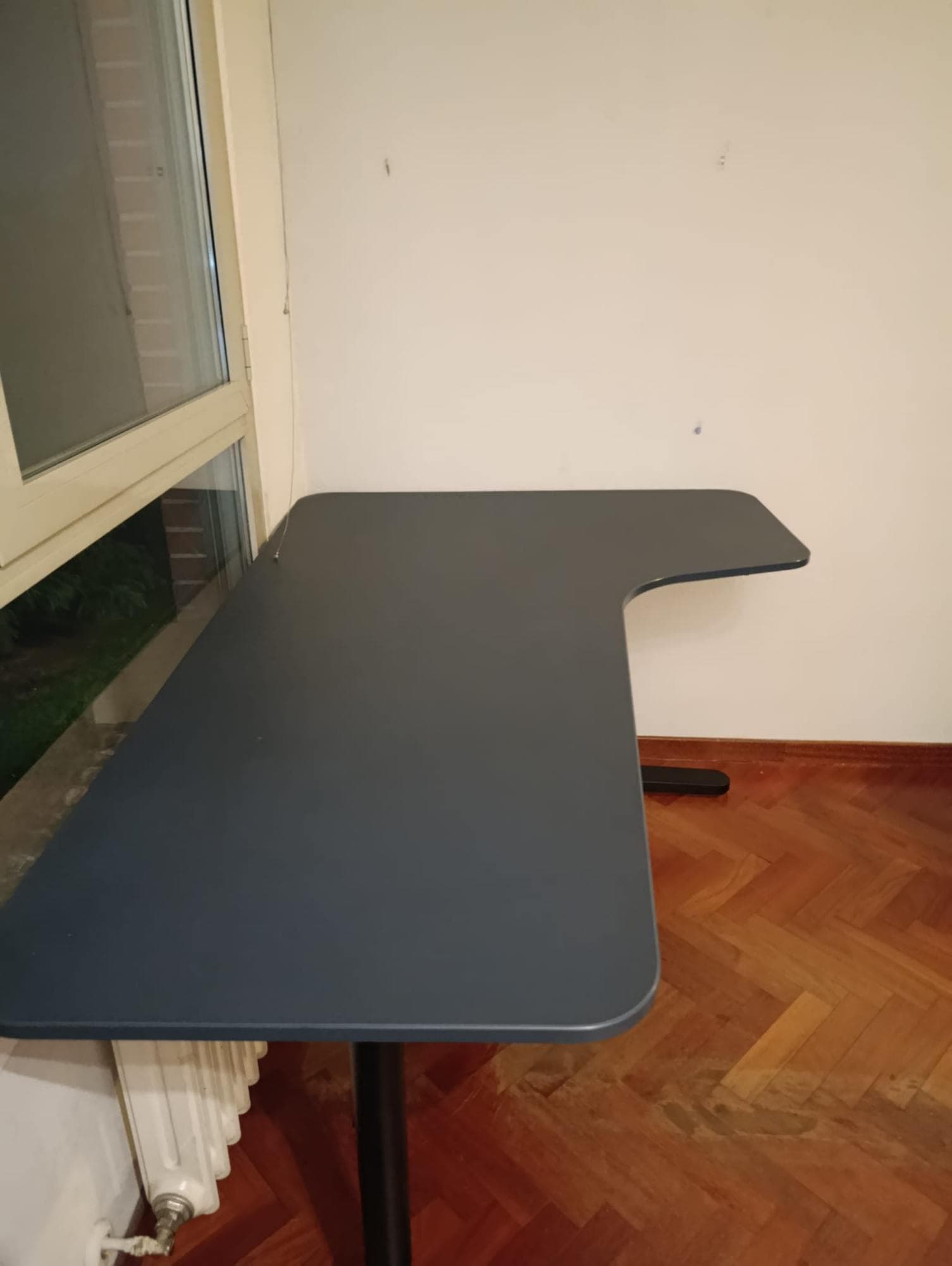 MESA BEKANT corner desk right, linoleum blue/black