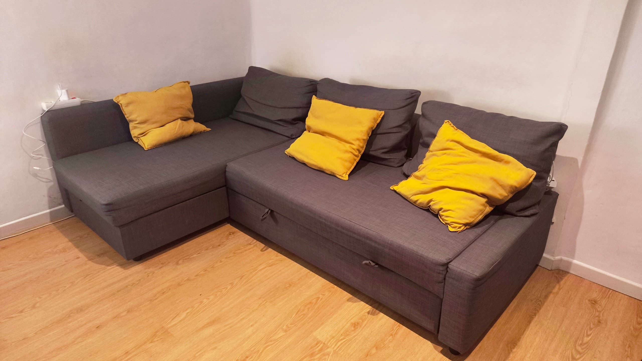 FRIHETEN sofá cama esquina con almacenaxe, Skiftebo gris escuro