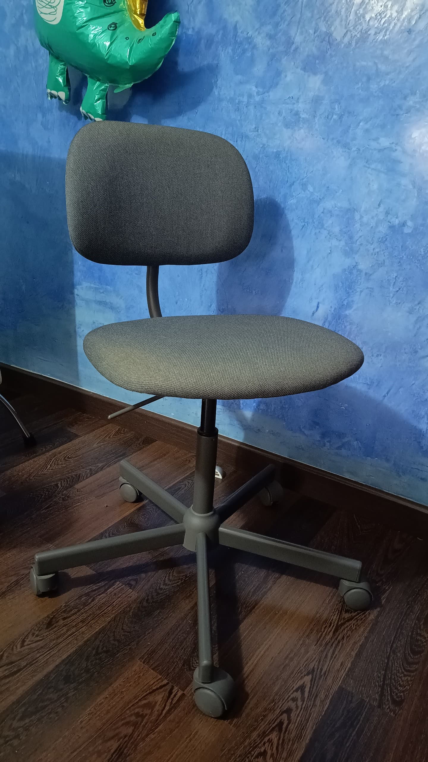 BLECKBERGET cadeira xiratoria, Klovsta branco/gris
