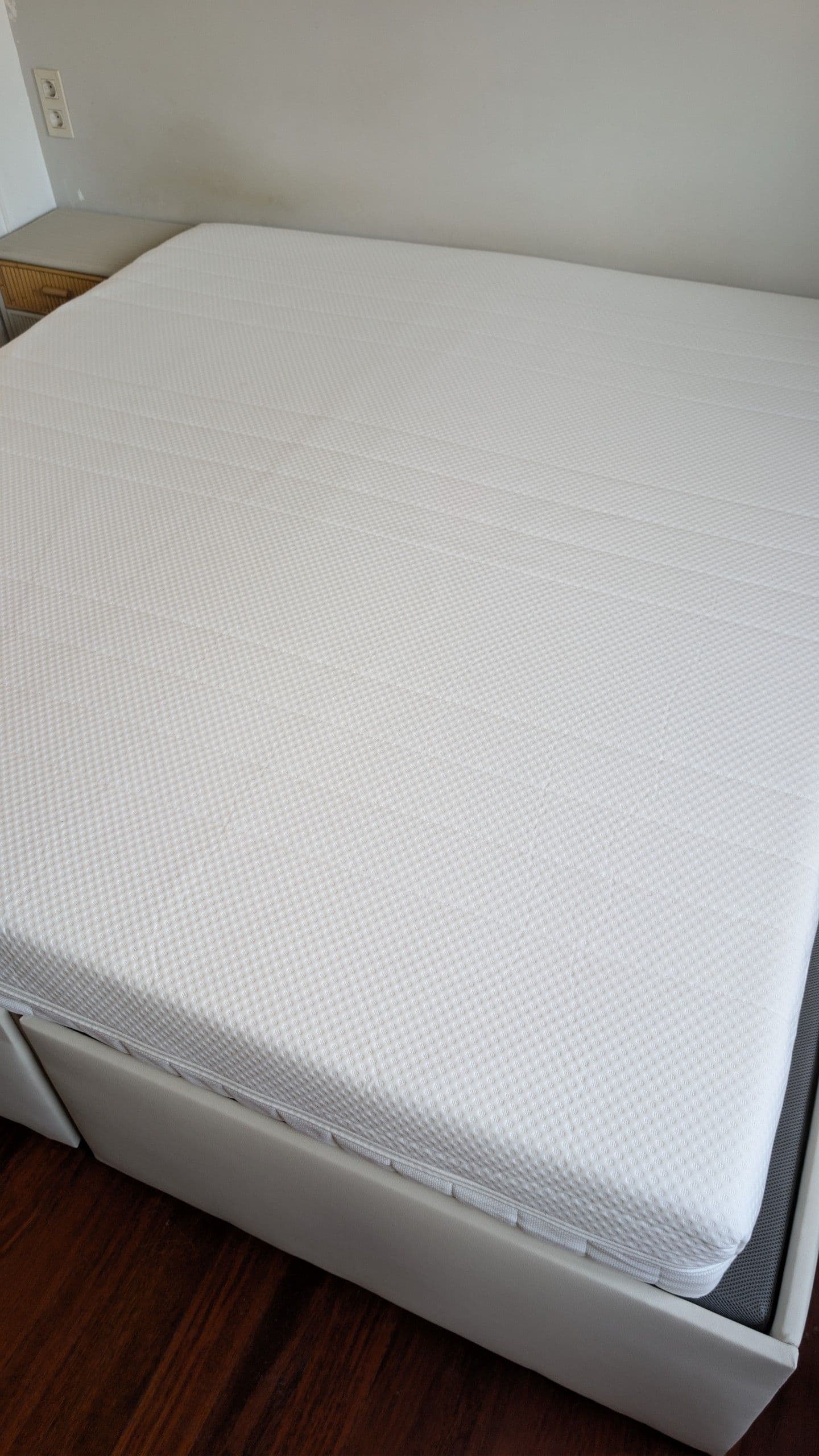 LYNGÖR slatted mattress base, incl leg/Knisa light beige, 90x200 cm