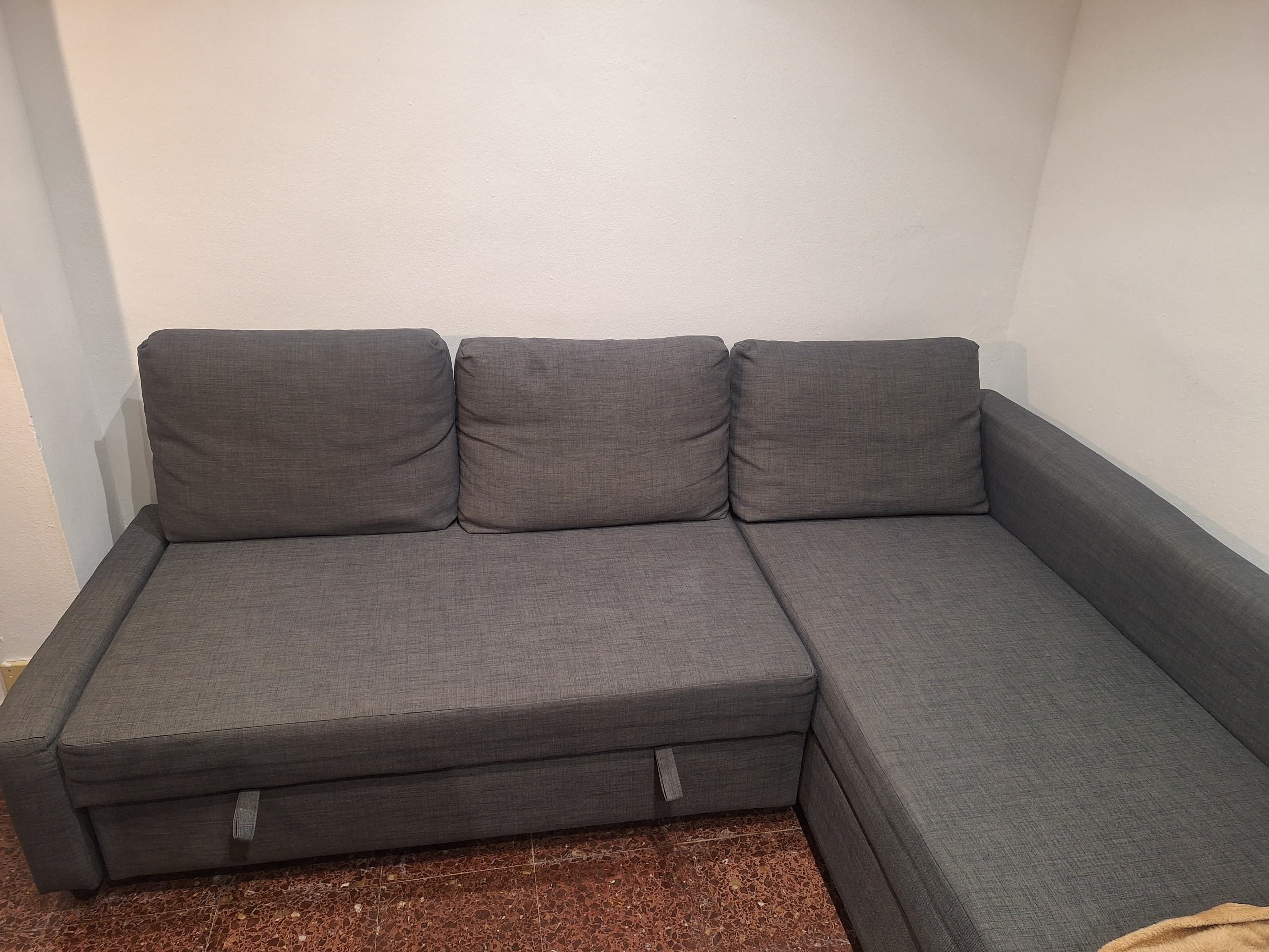 FRIHETEN sofá cama esquina con almacenaxe, Skiftebo gris escuro