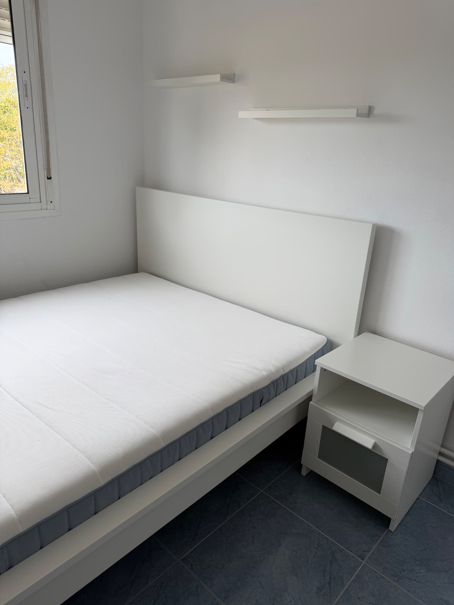 MALM estructura de llit amb matalàs, tint gris/Vesteröy molt ferm