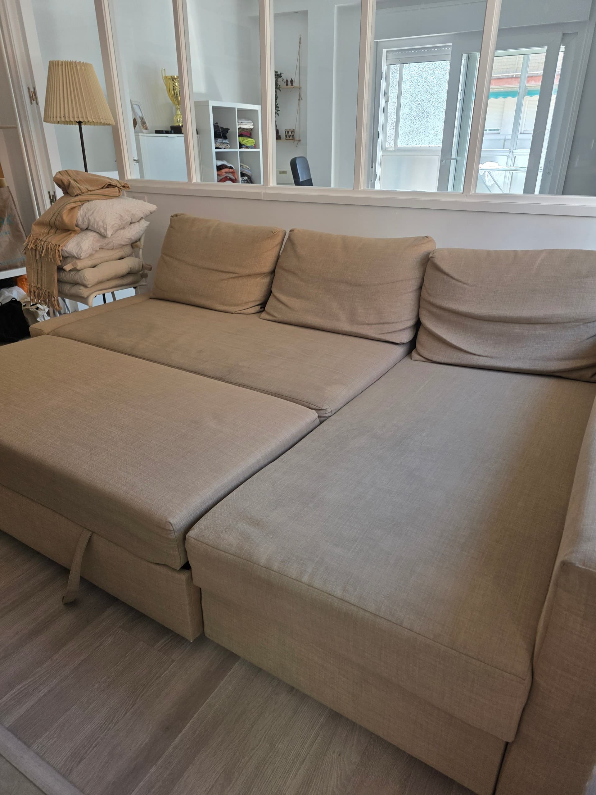 FRIHETEN sofà llit cantoner +emmagatzematge, Skiftebo gris fosc