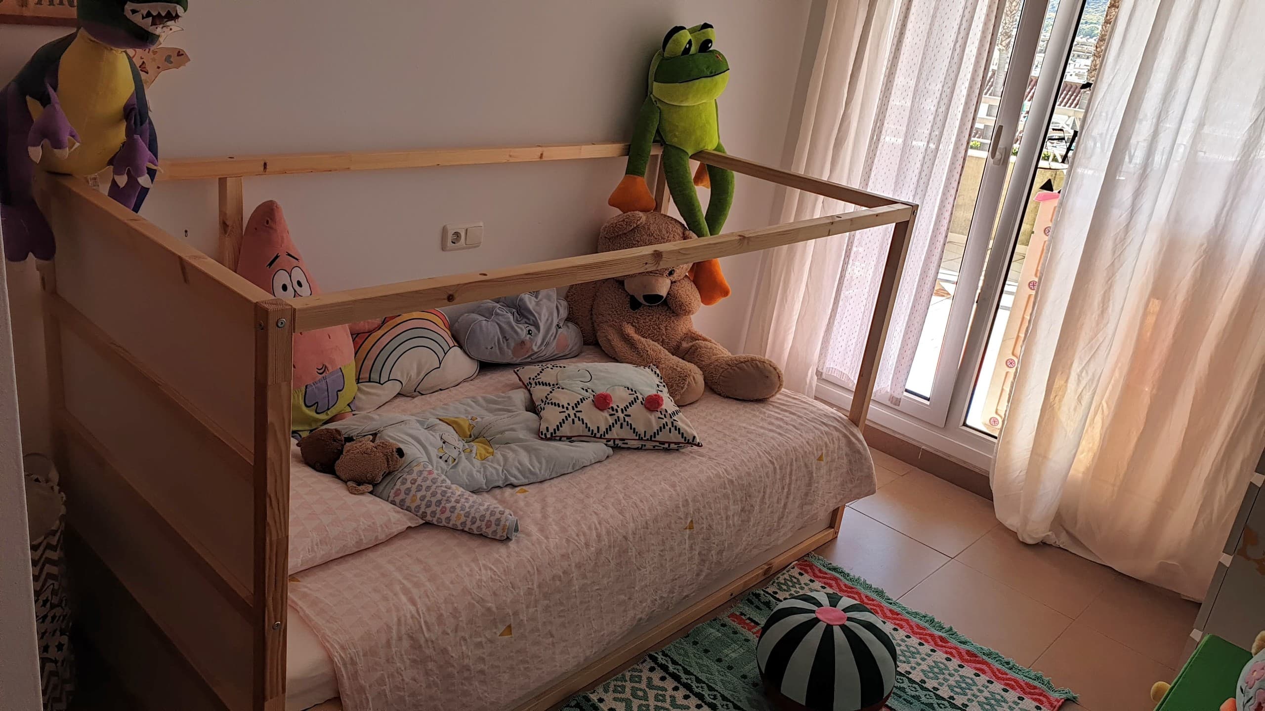KURA cama reversible, branco/piñeiro, 90x200 cm