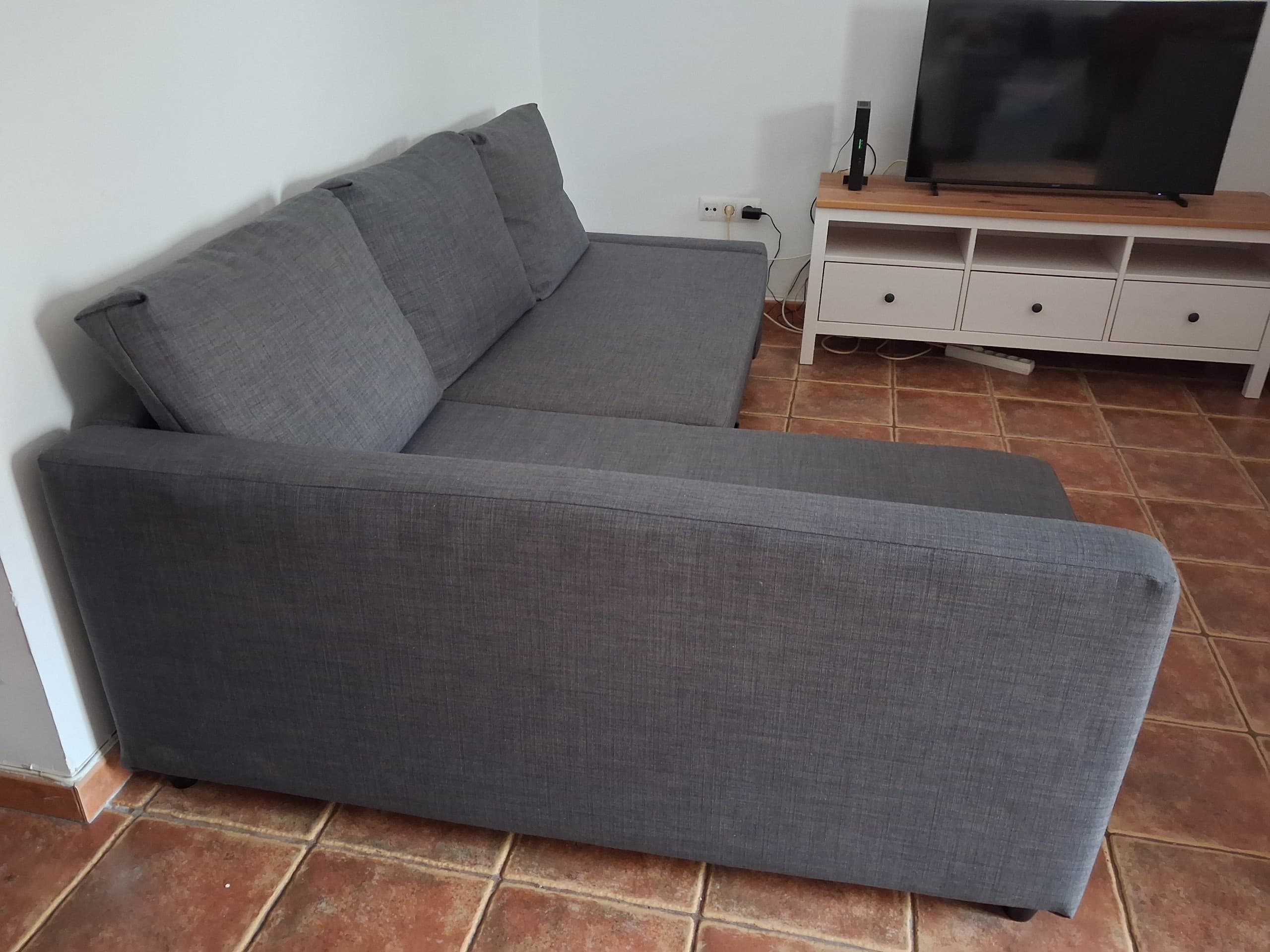 FRIHETEN sofá cama esquina con almacenaxe, Skiftebo gris escuro