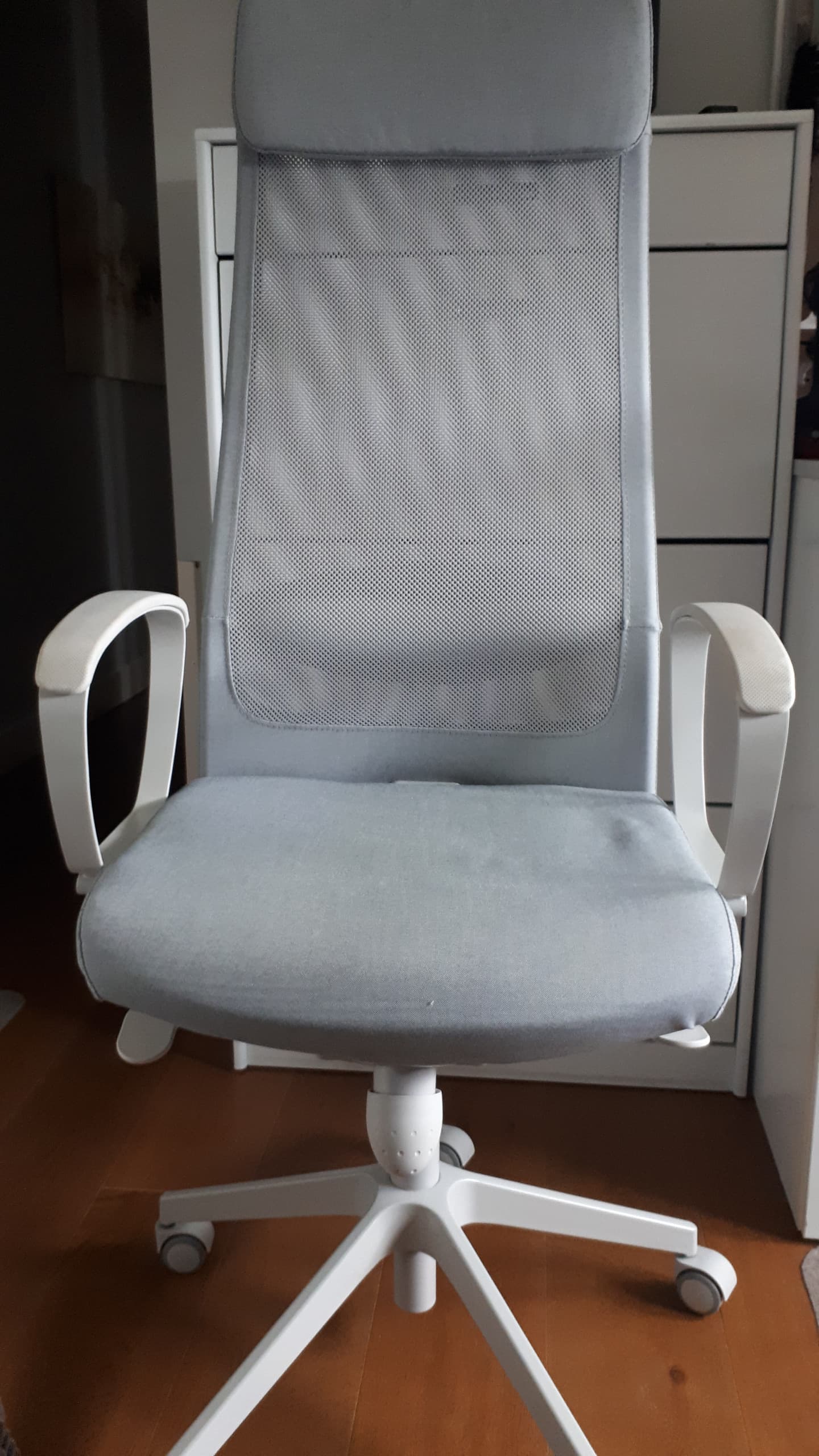 JÄRVFJÄLLET cadeira de traballo con repousabraz, Grann branco