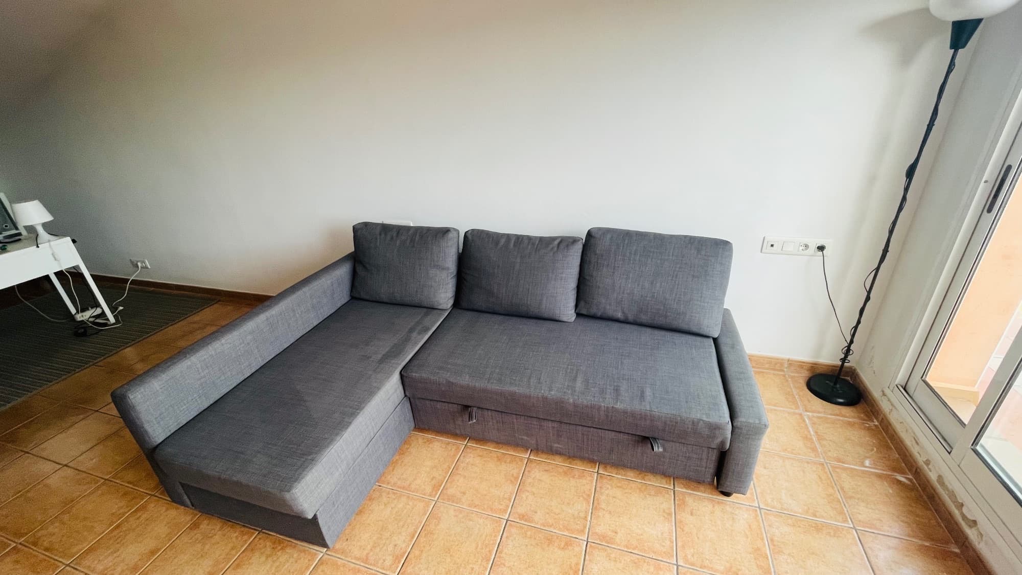 FRIHETEN izkinako ohe-sofa biltokiarekin, Hyllie gris iluna
