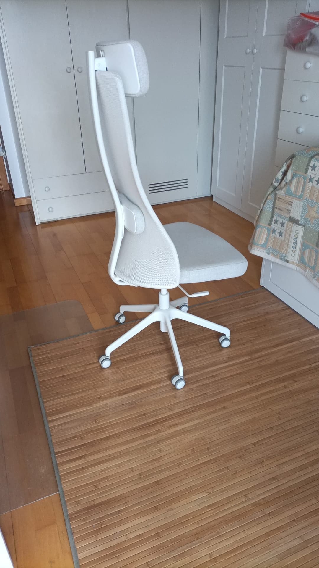 JÄRVFJÄLLET cadeira de traballo con repousabraz, Grann branco
