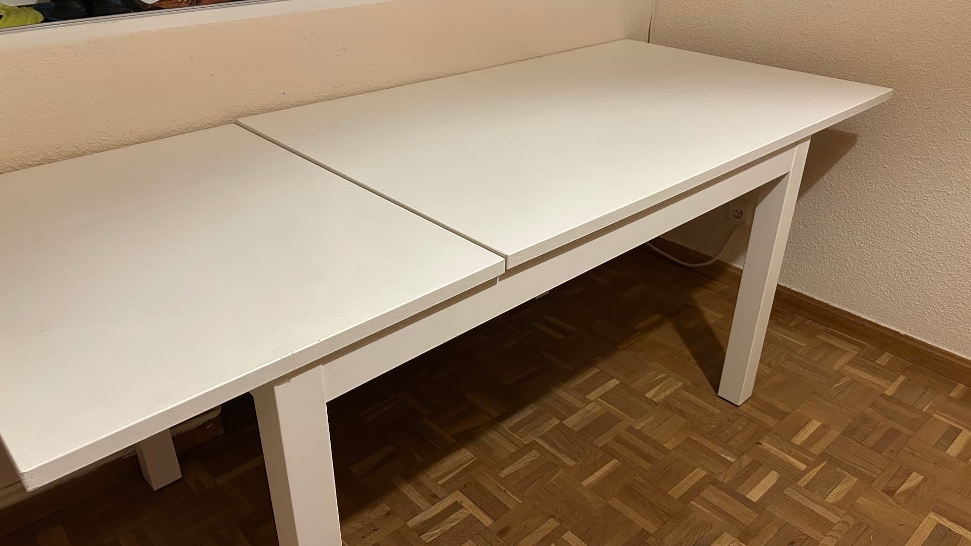 BJURSTA extendable table, white