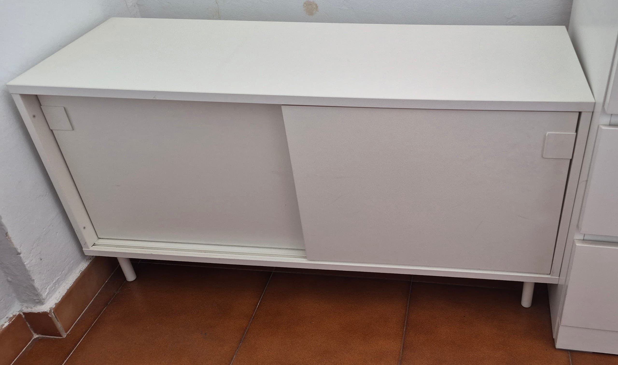 MACKAPÄR banco almacenaxe+portas deslizantes, branco, 100x37x52 cm