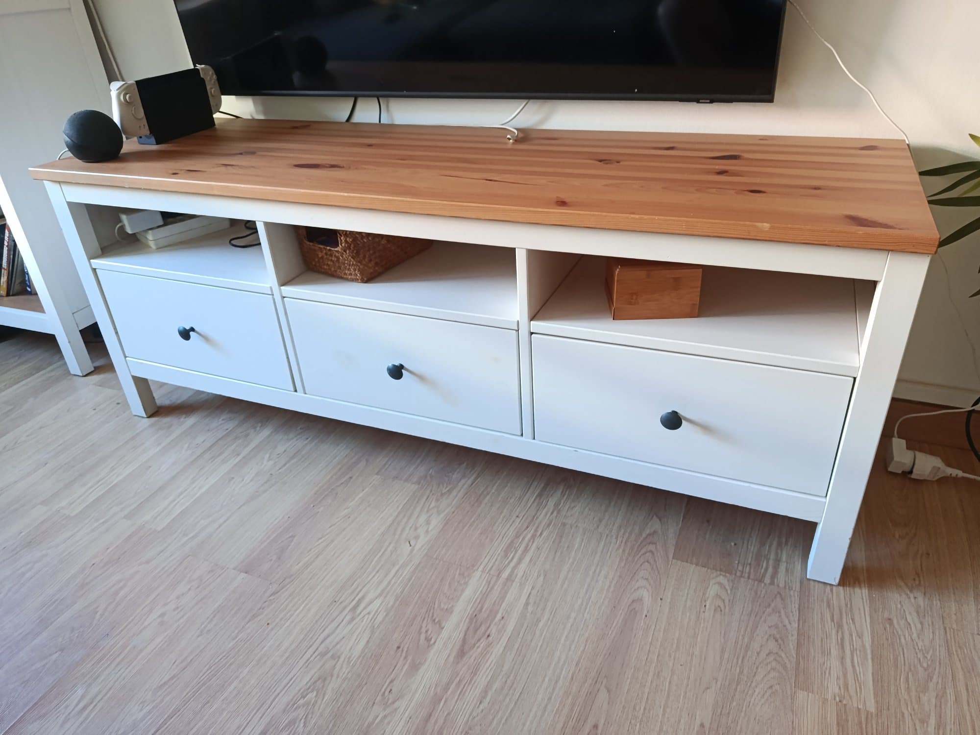 HEMNES + 2 ESTANTES TB-altzaria, tindu zuria/marroi argia, 148x47x57 cm
