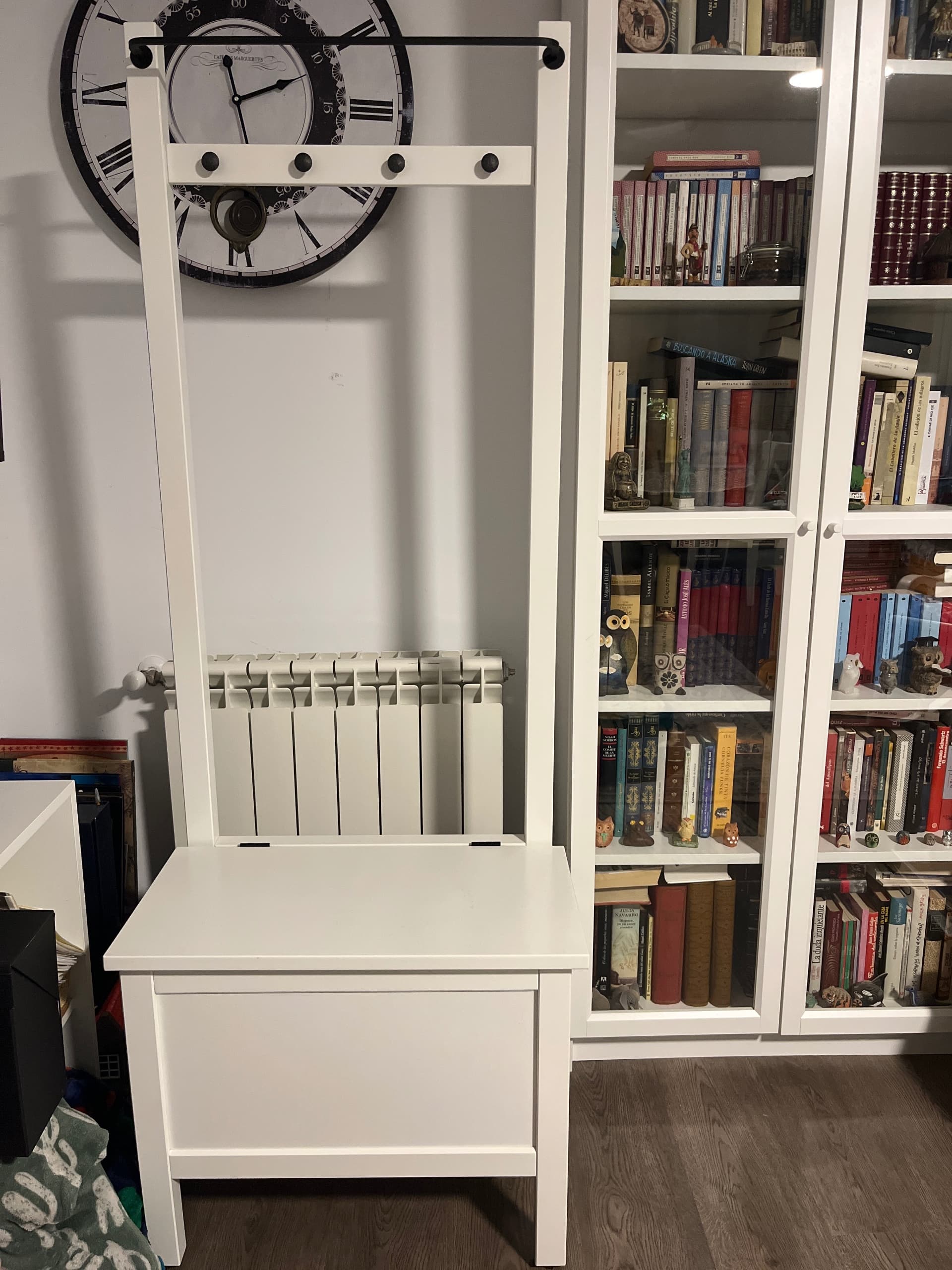 HEMNES banc/tovalloler 4 ganxos, gris